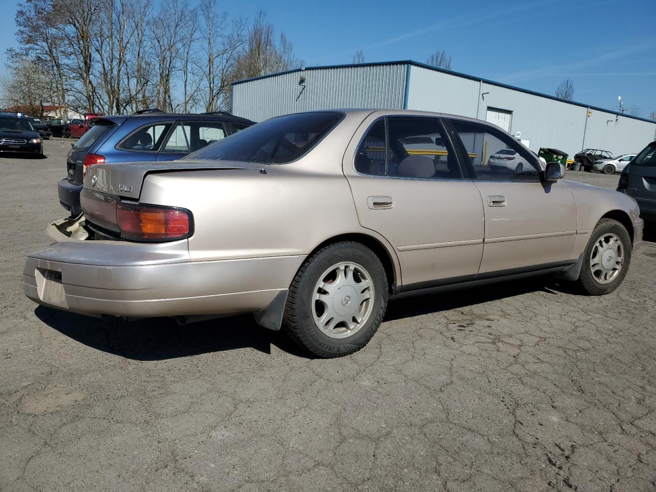 Photo 2 VIN: JT2GK12E2R0045244 - TOYOTA CAMRY 