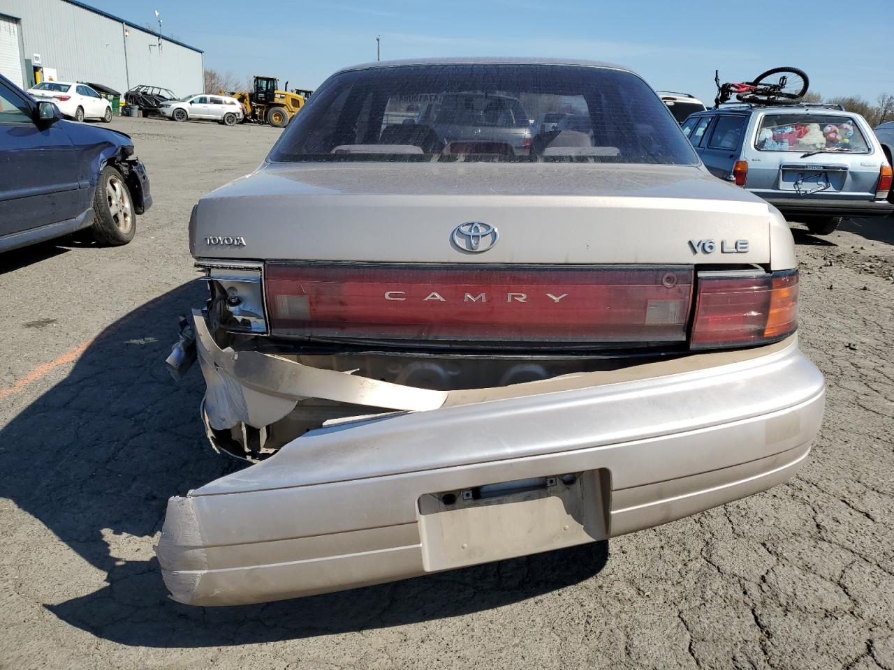 Photo 5 VIN: JT2GK12E2R0045244 - TOYOTA CAMRY 