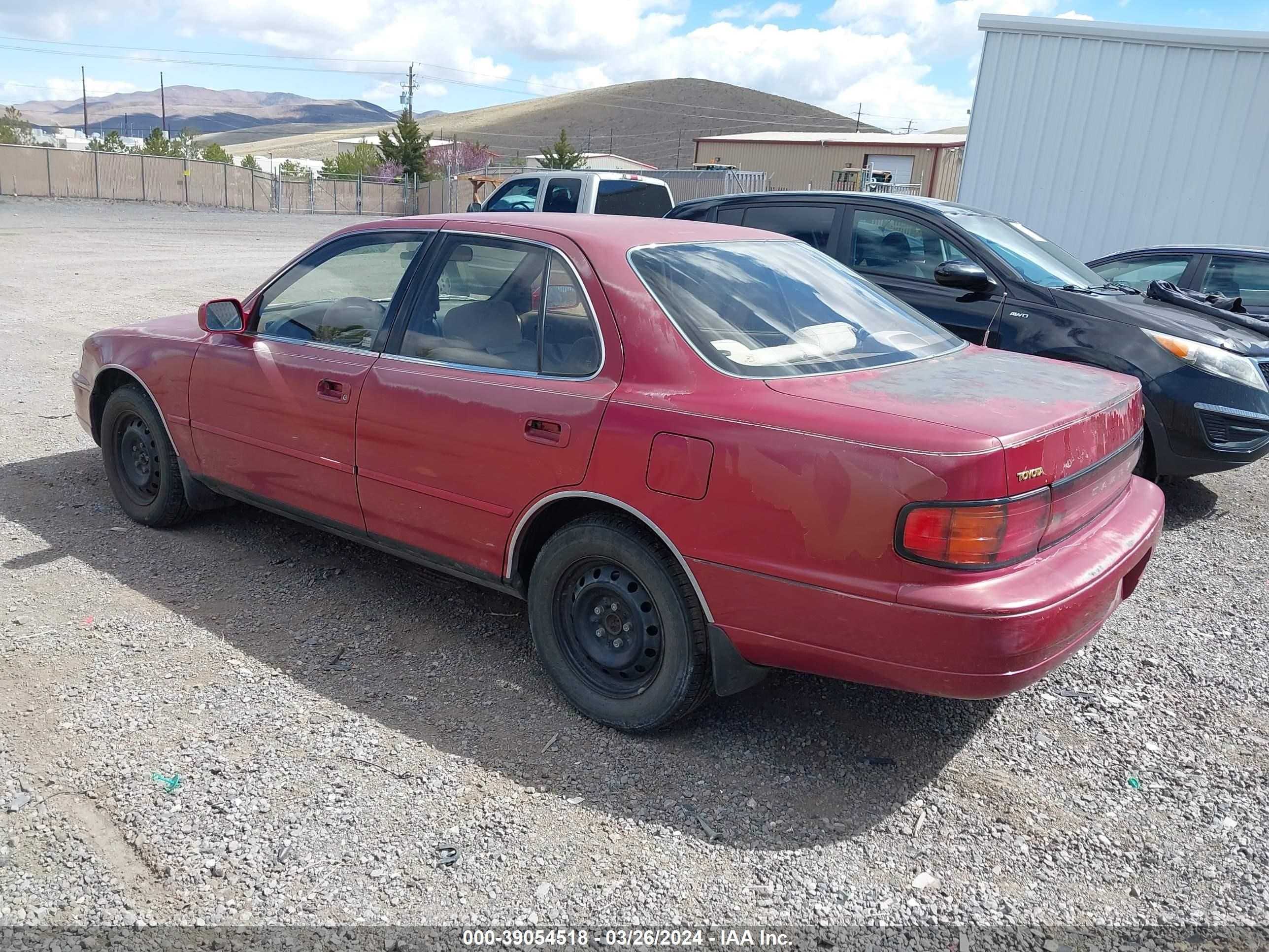 Photo 2 VIN: JT2GK12EXR0027364 - TOYOTA CAMRY 