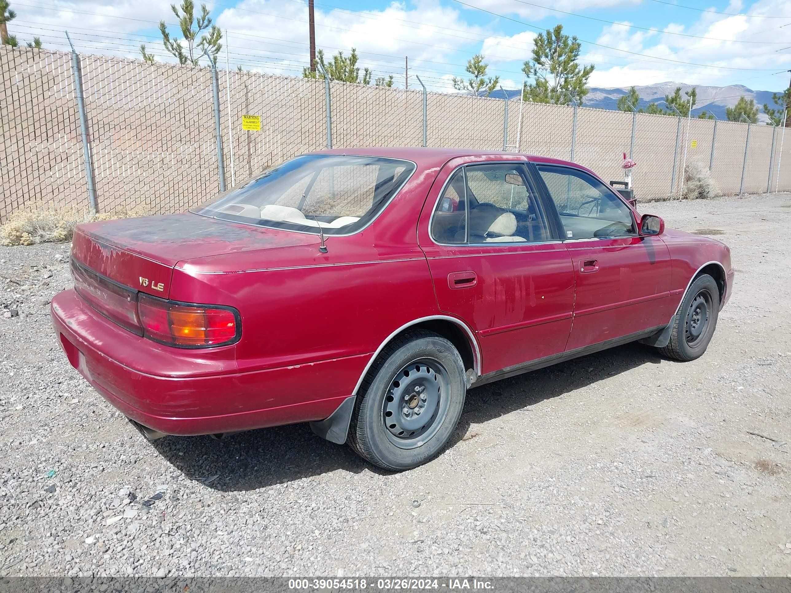 Photo 3 VIN: JT2GK12EXR0027364 - TOYOTA CAMRY 