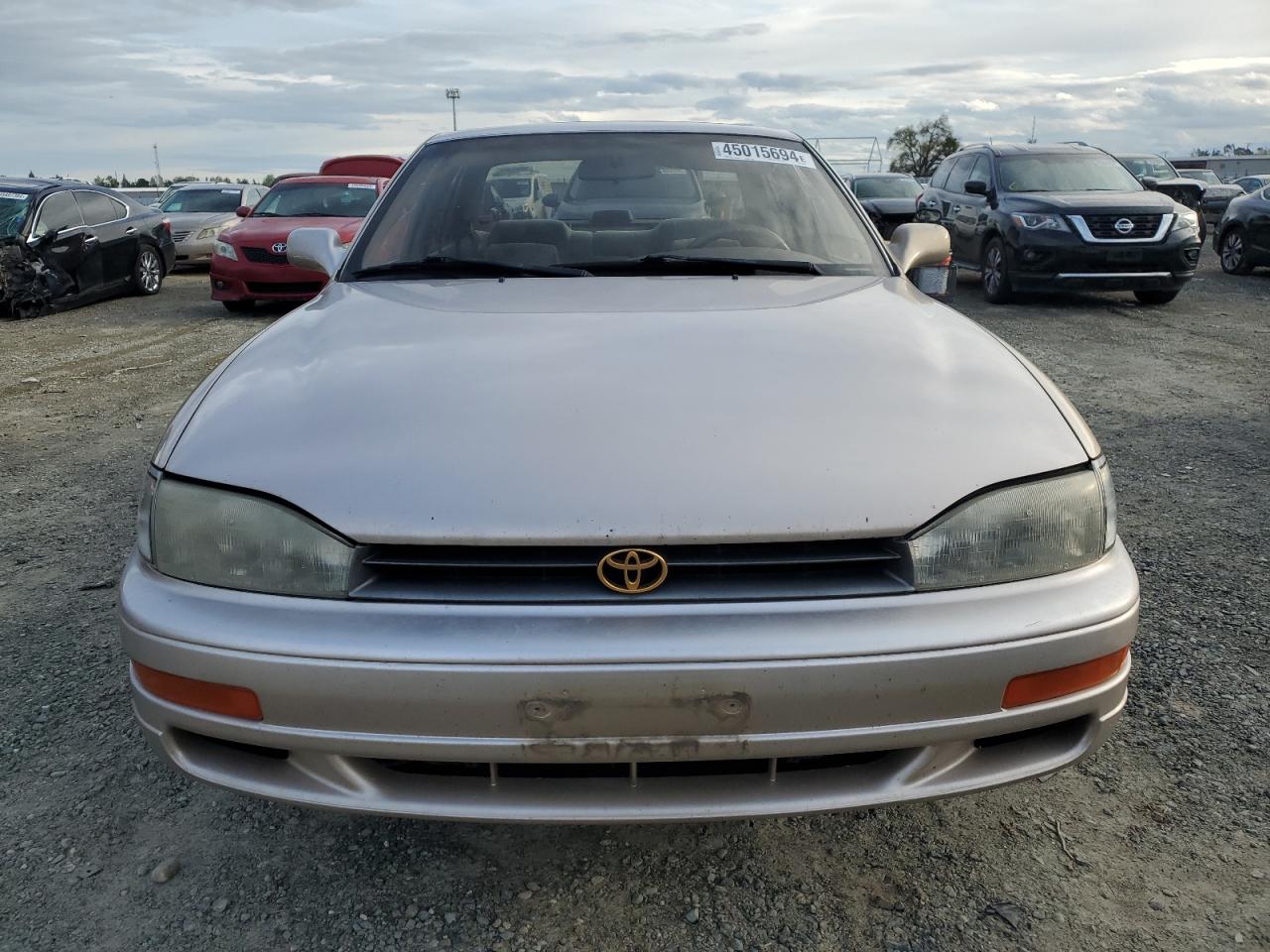 Photo 4 VIN: JT2GK13E2R0012887 - TOYOTA CAMRY 