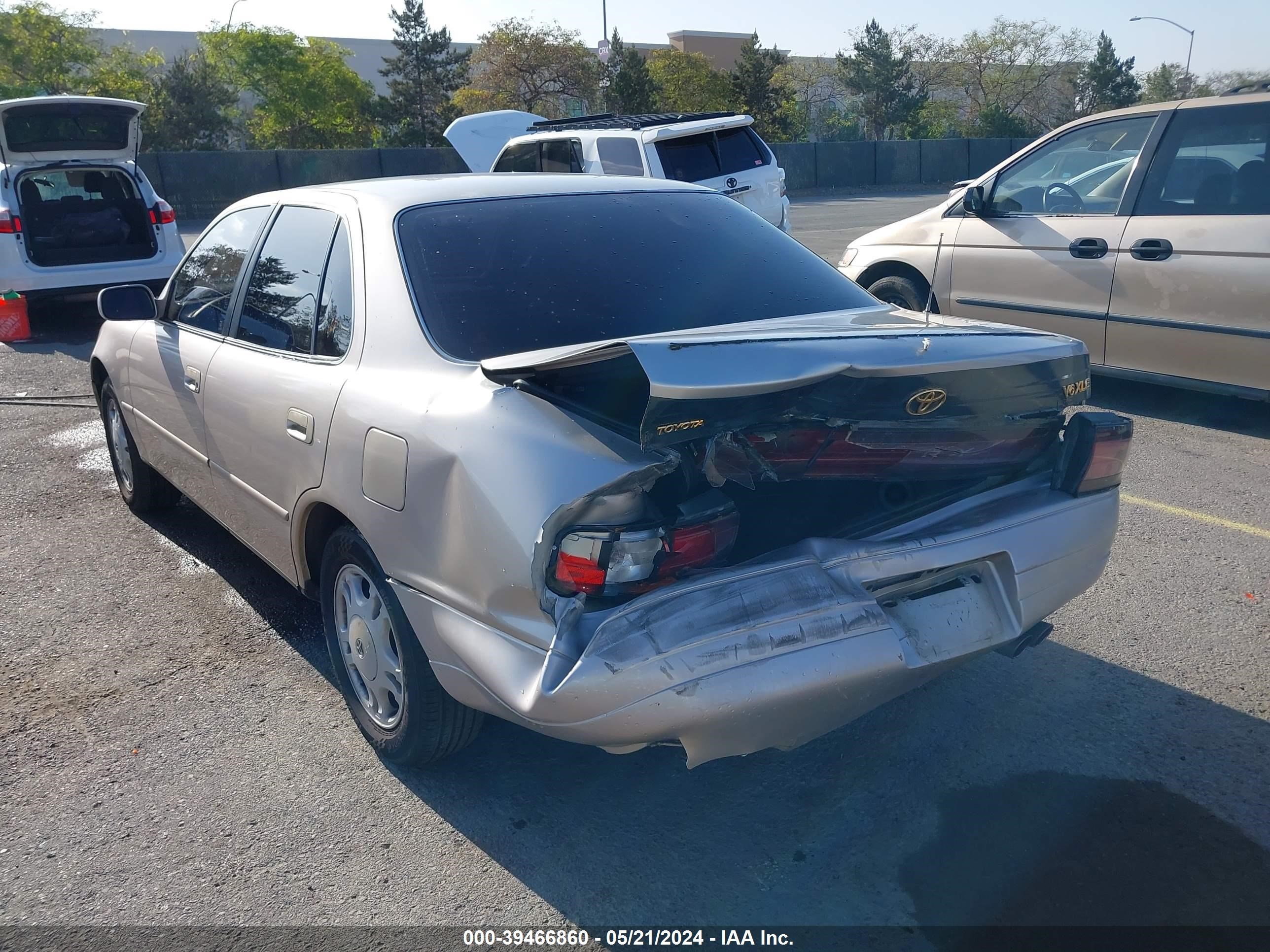 Photo 5 VIN: JT2GK13EXR0069113 - TOYOTA CAMRY 