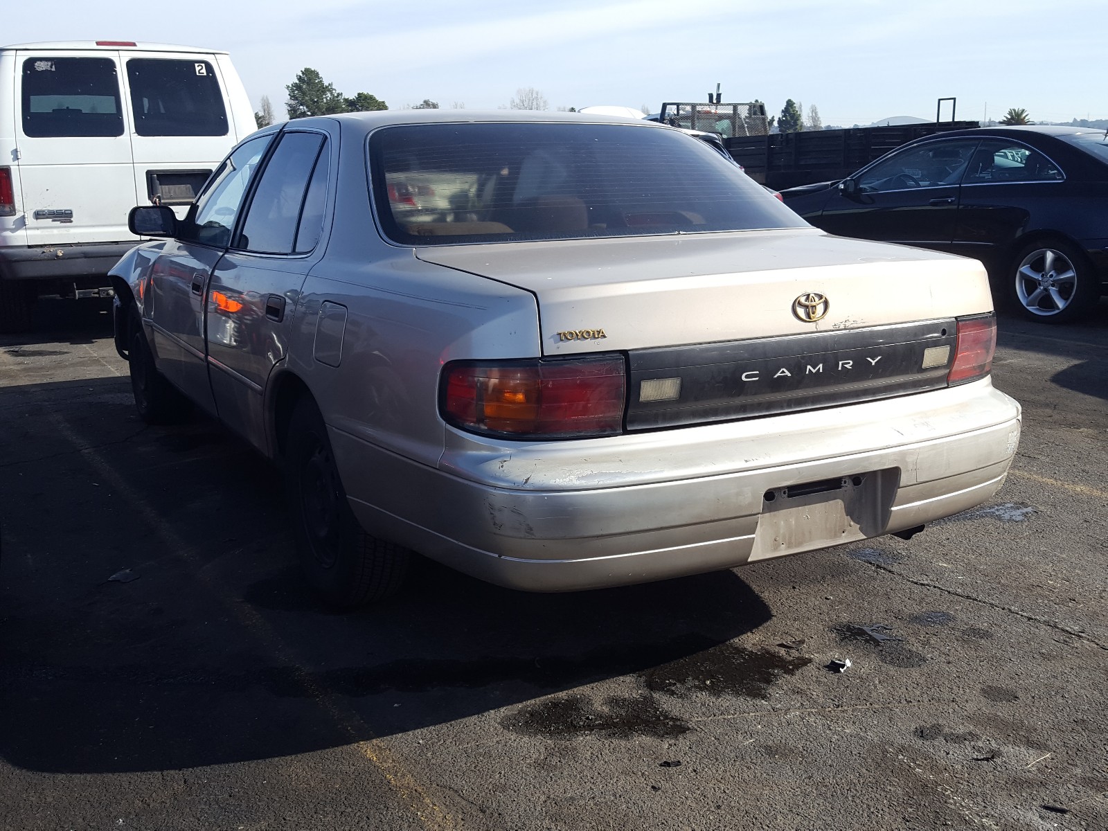 Photo 2 VIN: JT2SK11E6P0161152 - TOYOTA CAMRY DX 