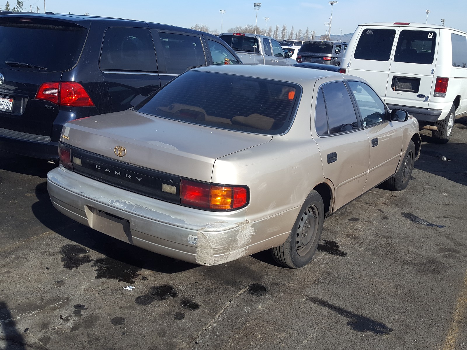 Photo 3 VIN: JT2SK11E6P0161152 - TOYOTA CAMRY DX 