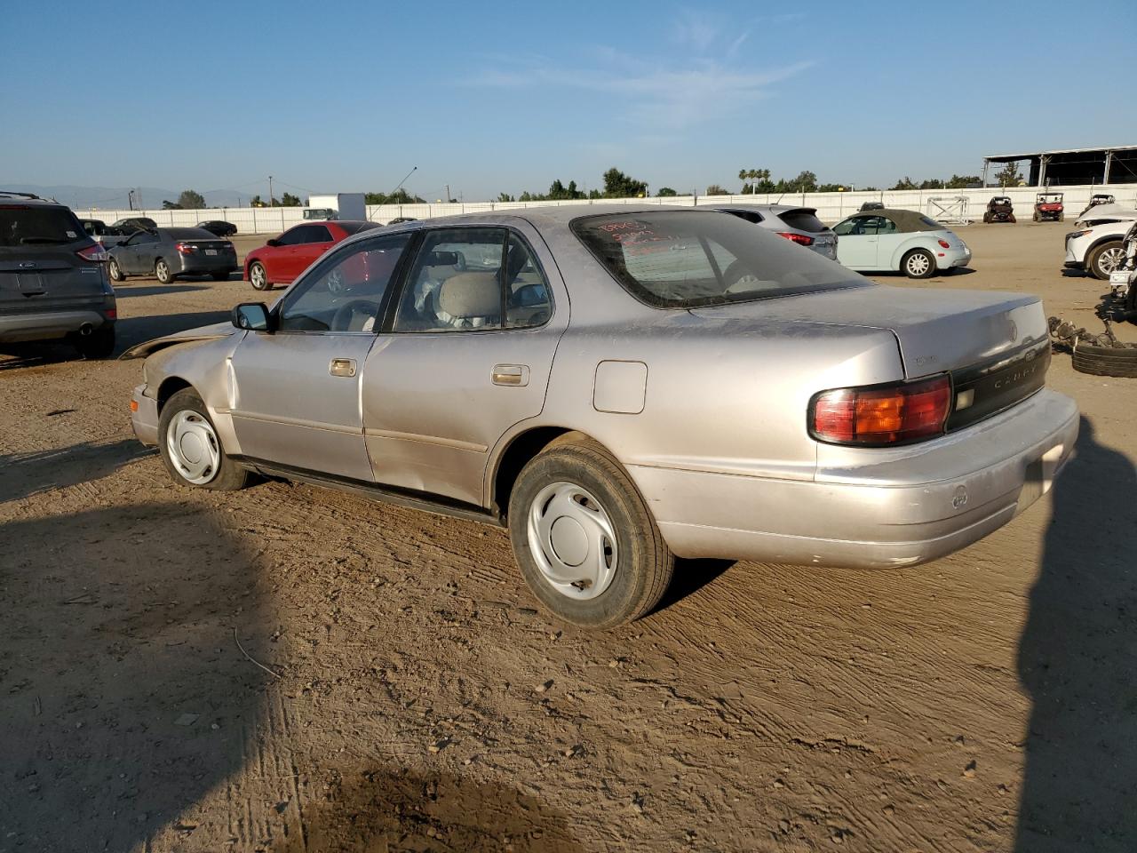 Photo 1 VIN: JT2SK11E7R0215853 - TOYOTA CAMRY 