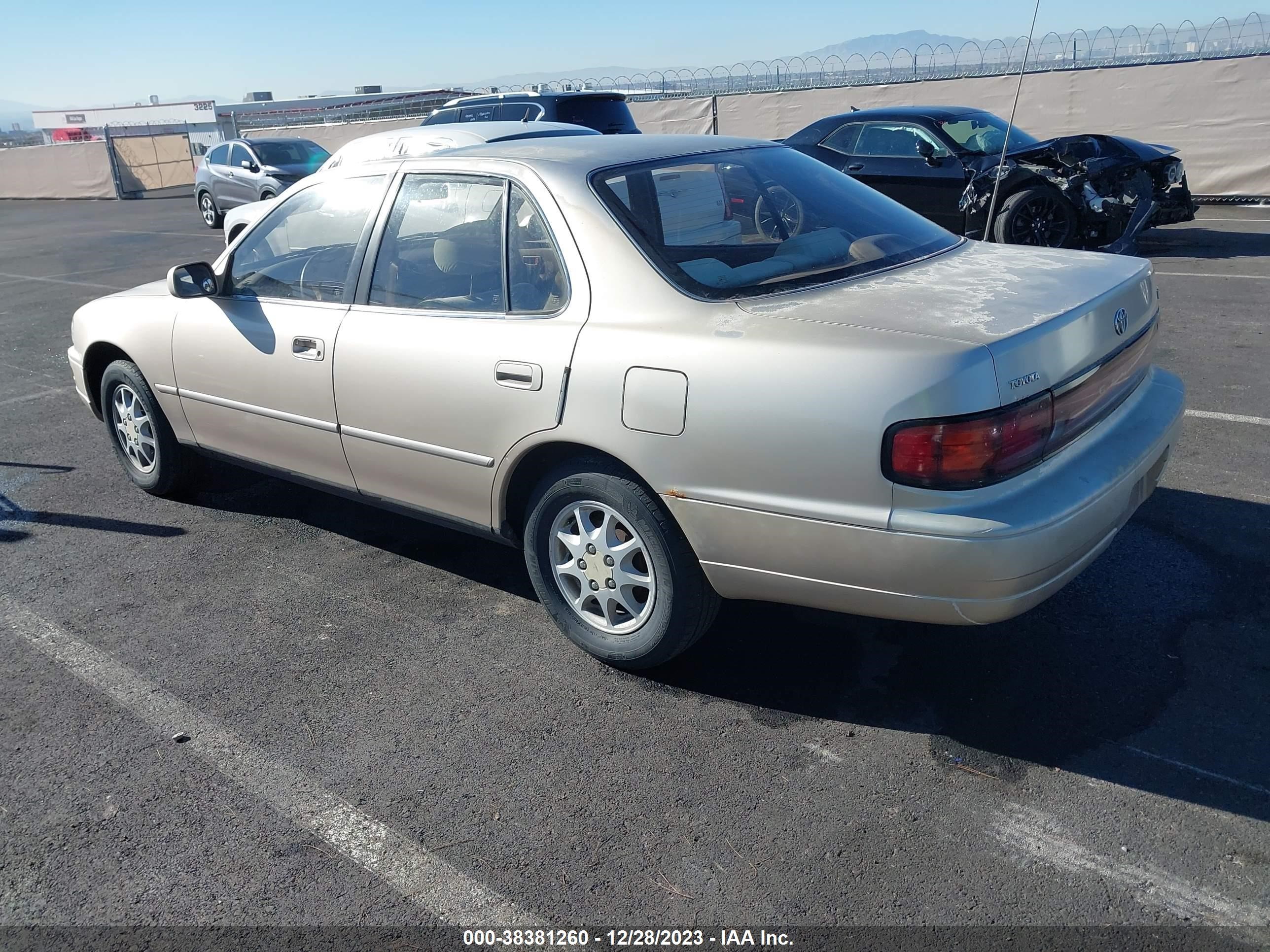 Photo 2 VIN: JT2SK12E2P0129605 - TOYOTA CAMRY 