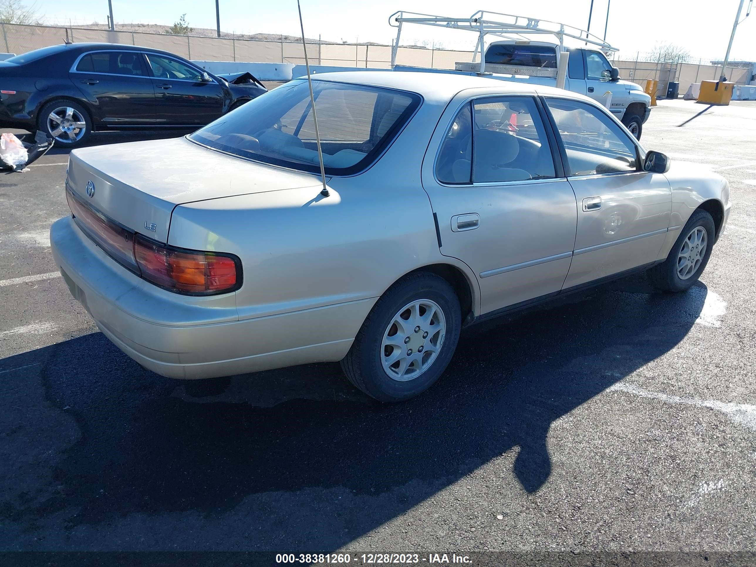 Photo 3 VIN: JT2SK12E2P0129605 - TOYOTA CAMRY 