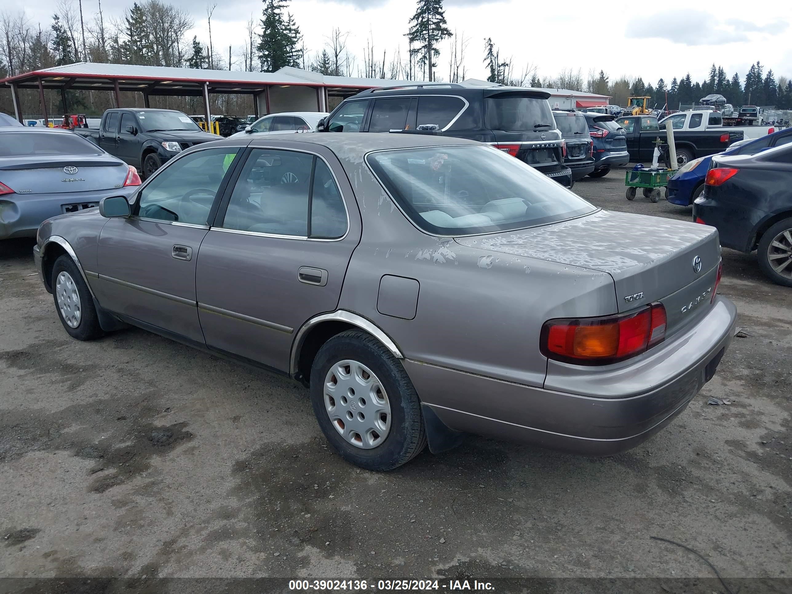 Photo 2 VIN: JT2SK12E5S0303255 - TOYOTA CAMRY 