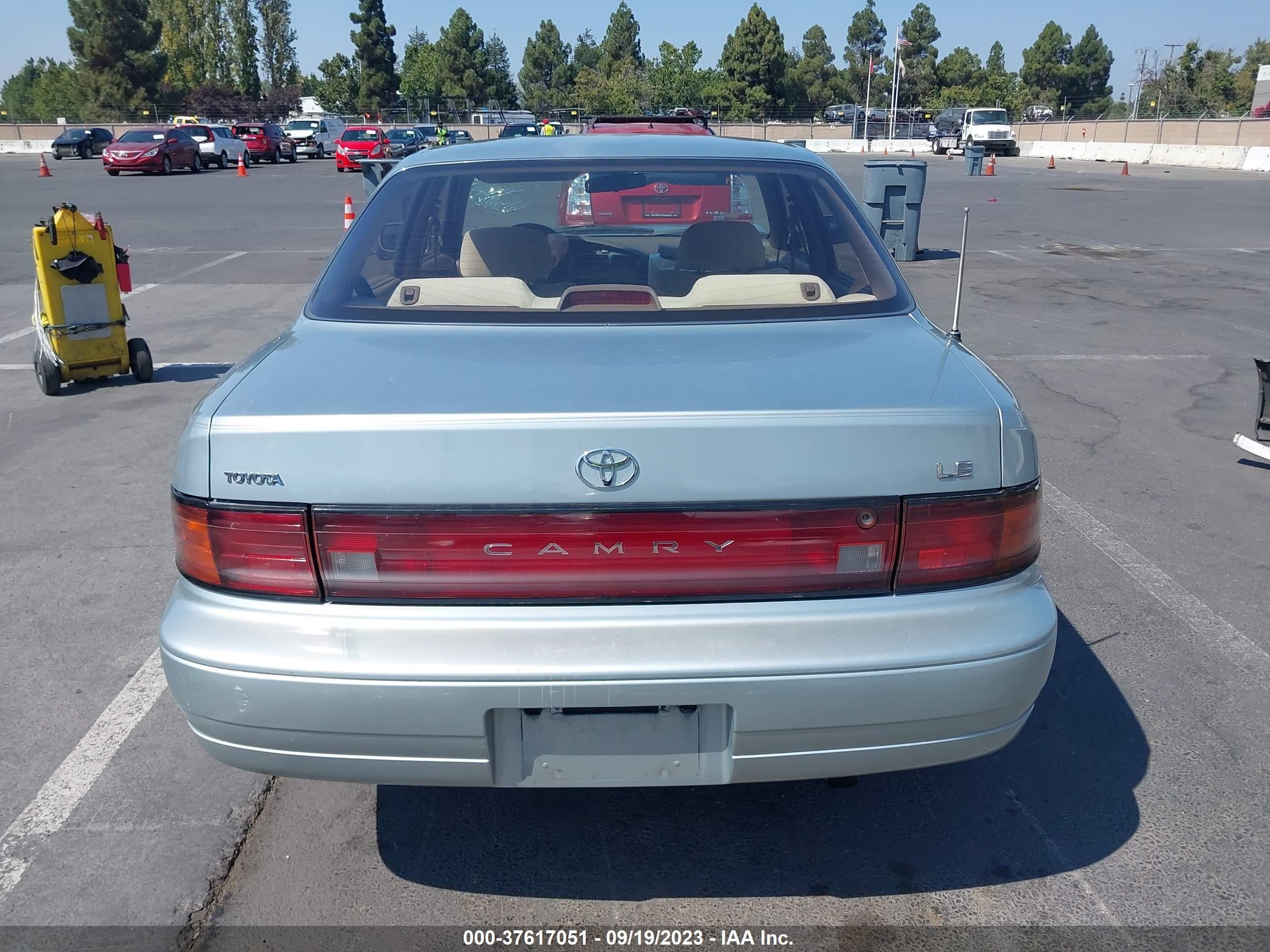 Photo 16 VIN: JT2SK12E6R0204096 - TOYOTA CAMRY 