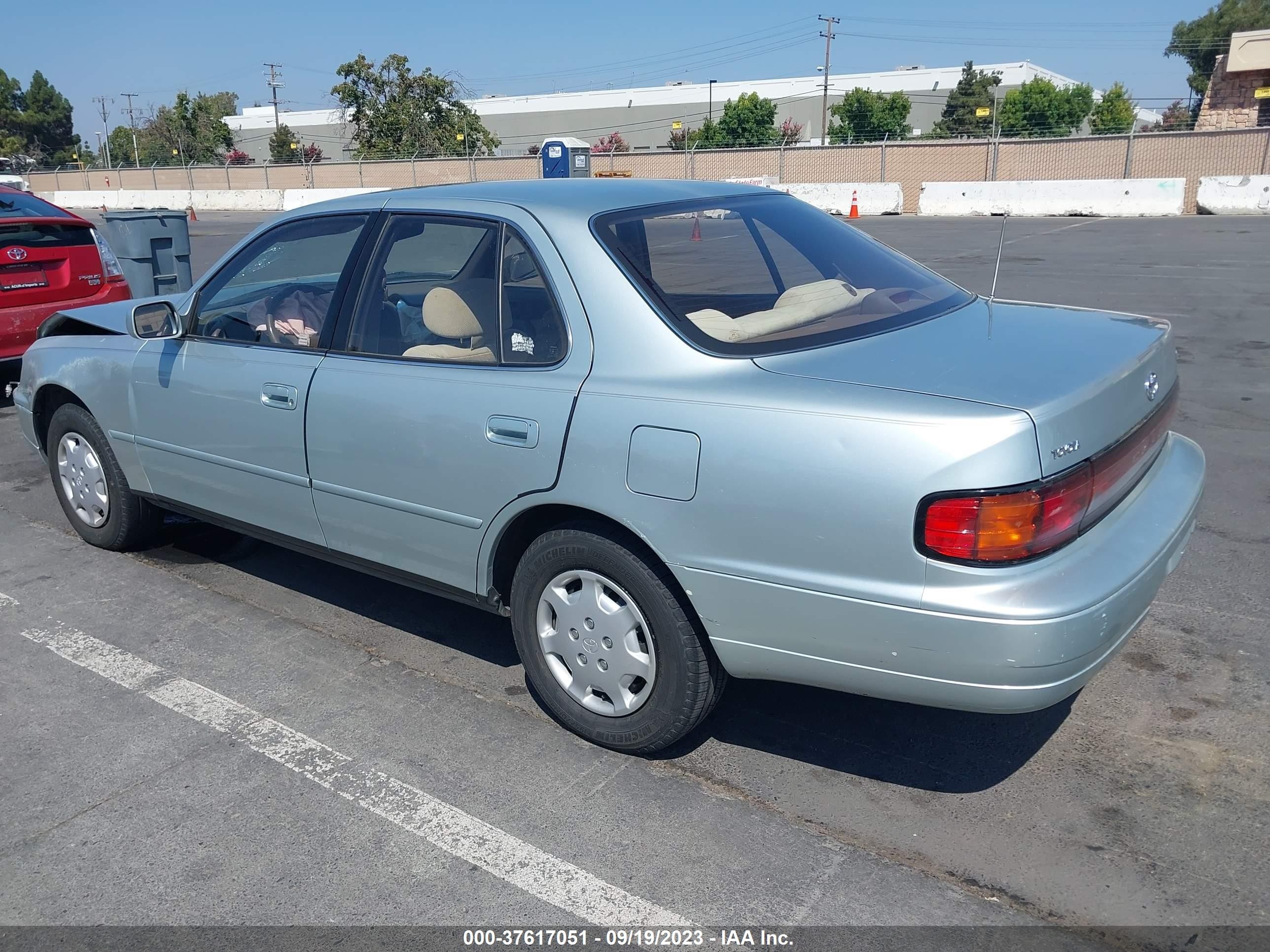 Photo 2 VIN: JT2SK12E6R0204096 - TOYOTA CAMRY 