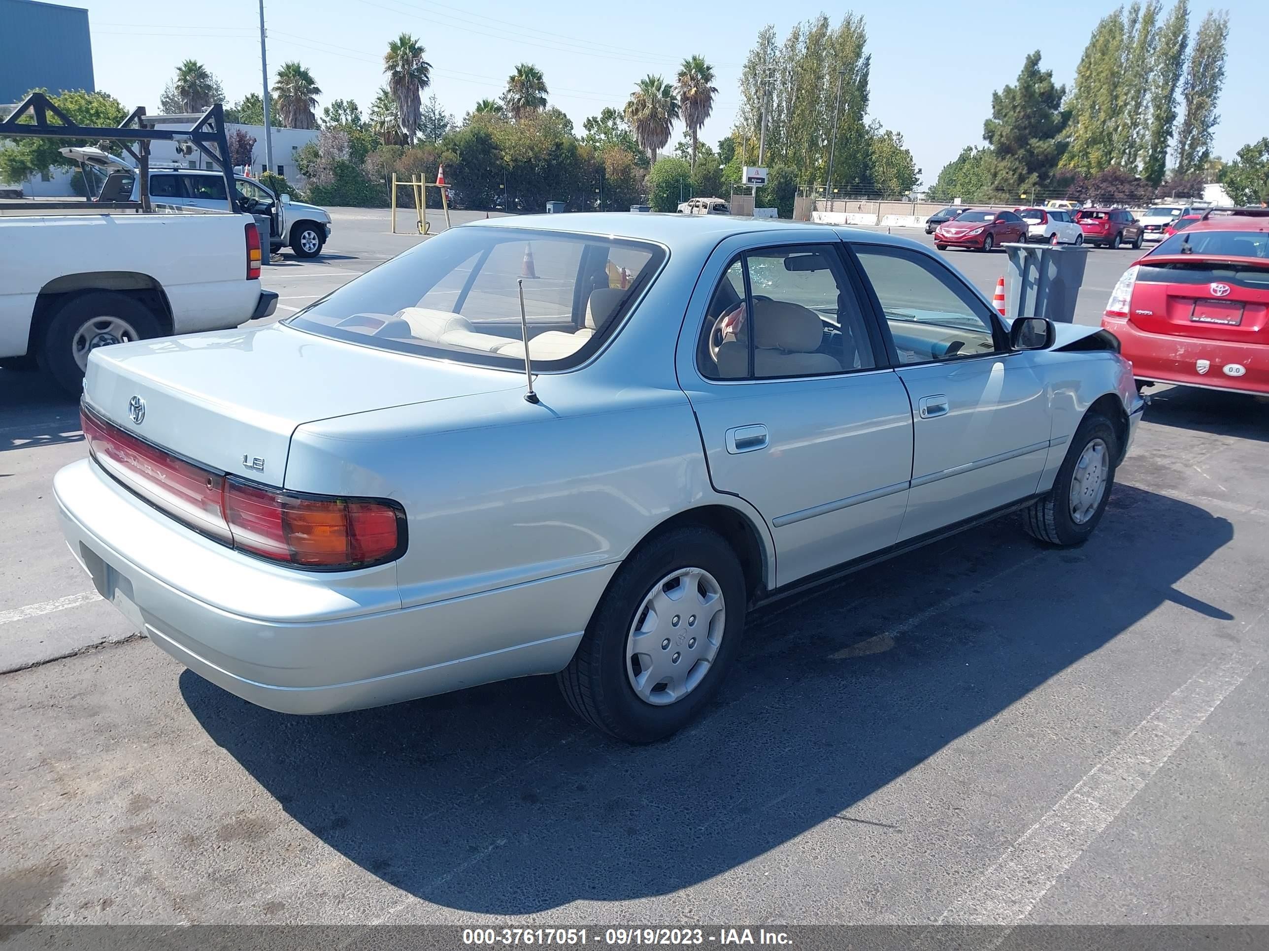 Photo 3 VIN: JT2SK12E6R0204096 - TOYOTA CAMRY 