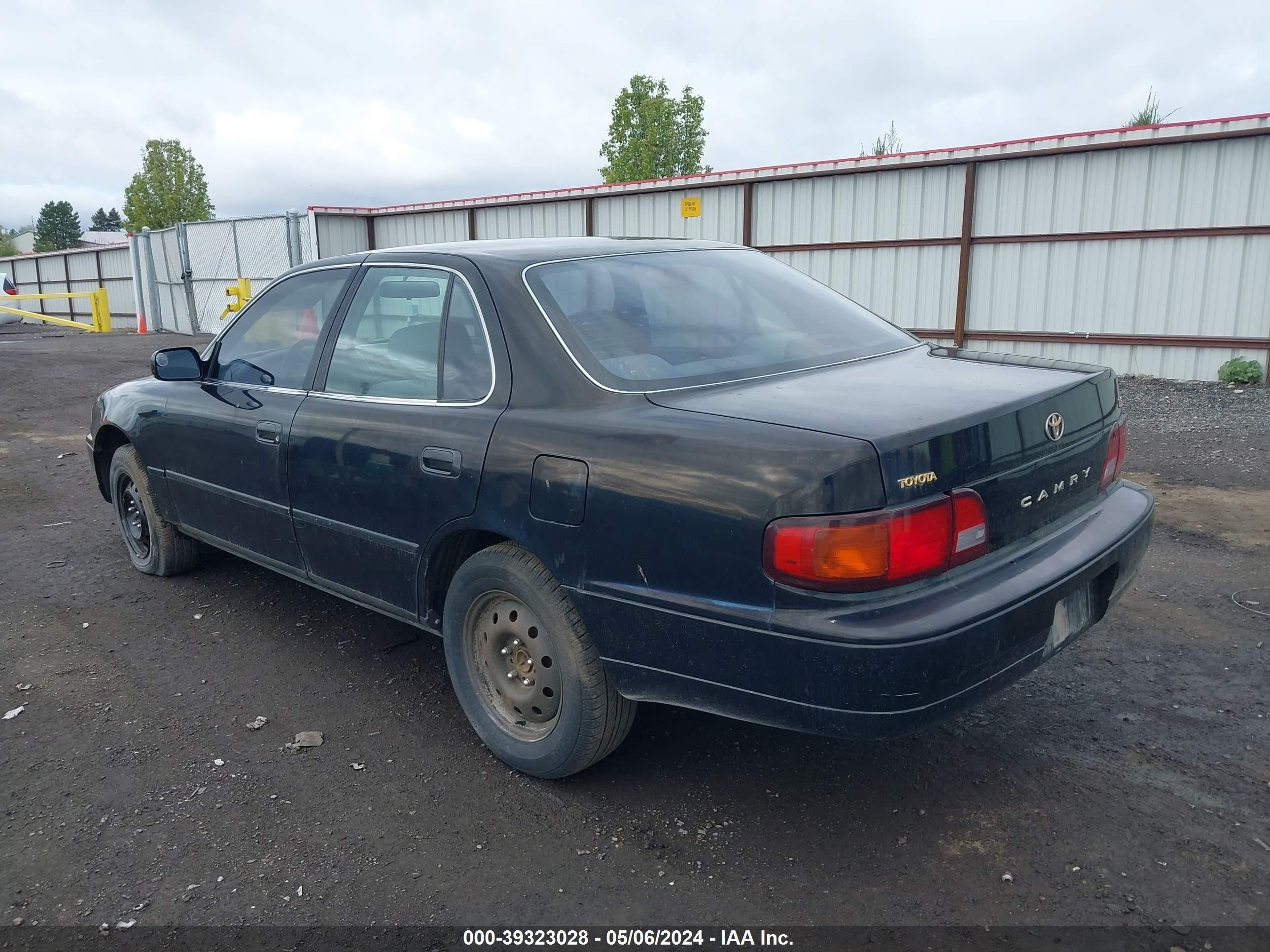 Photo 2 VIN: JT2SK12E8S0321569 - TOYOTA CAMRY 