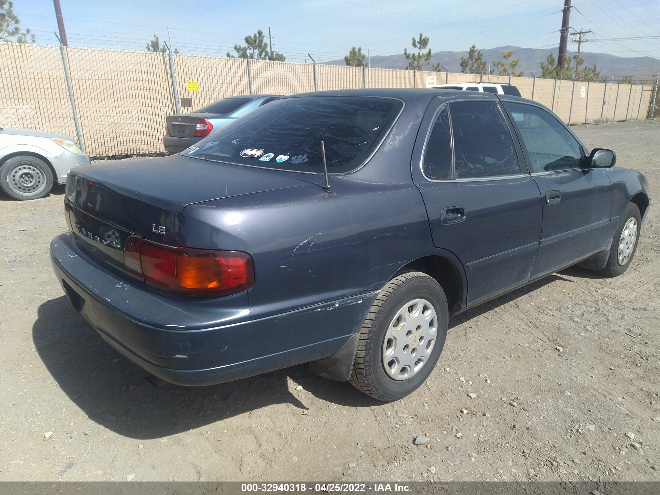 Photo 3 VIN: JT2SK12E8S0323032 - TOYOTA CAMRY 