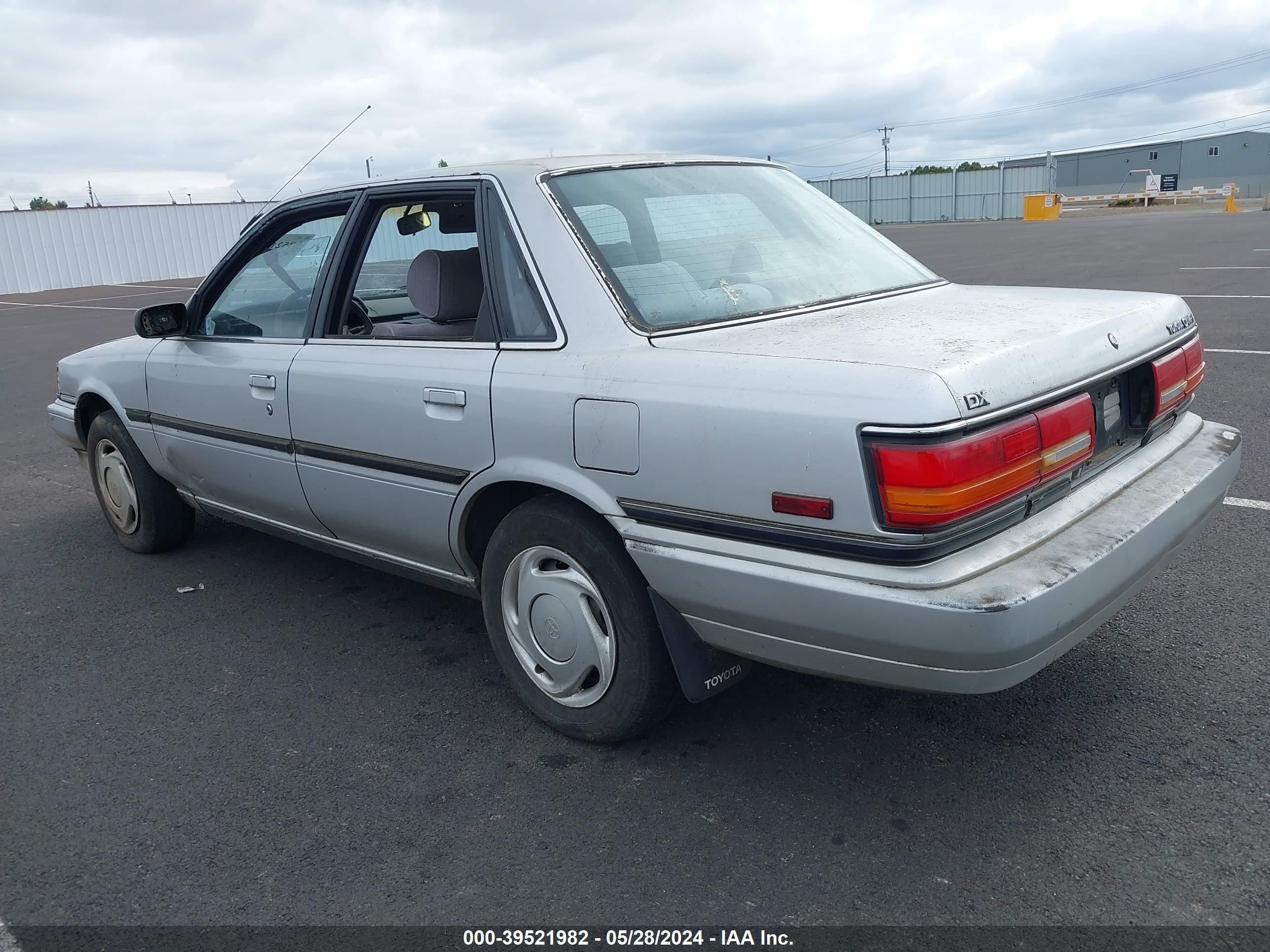 Photo 2 VIN: JT2SV21E4M3449257 - TOYOTA CAMRY 