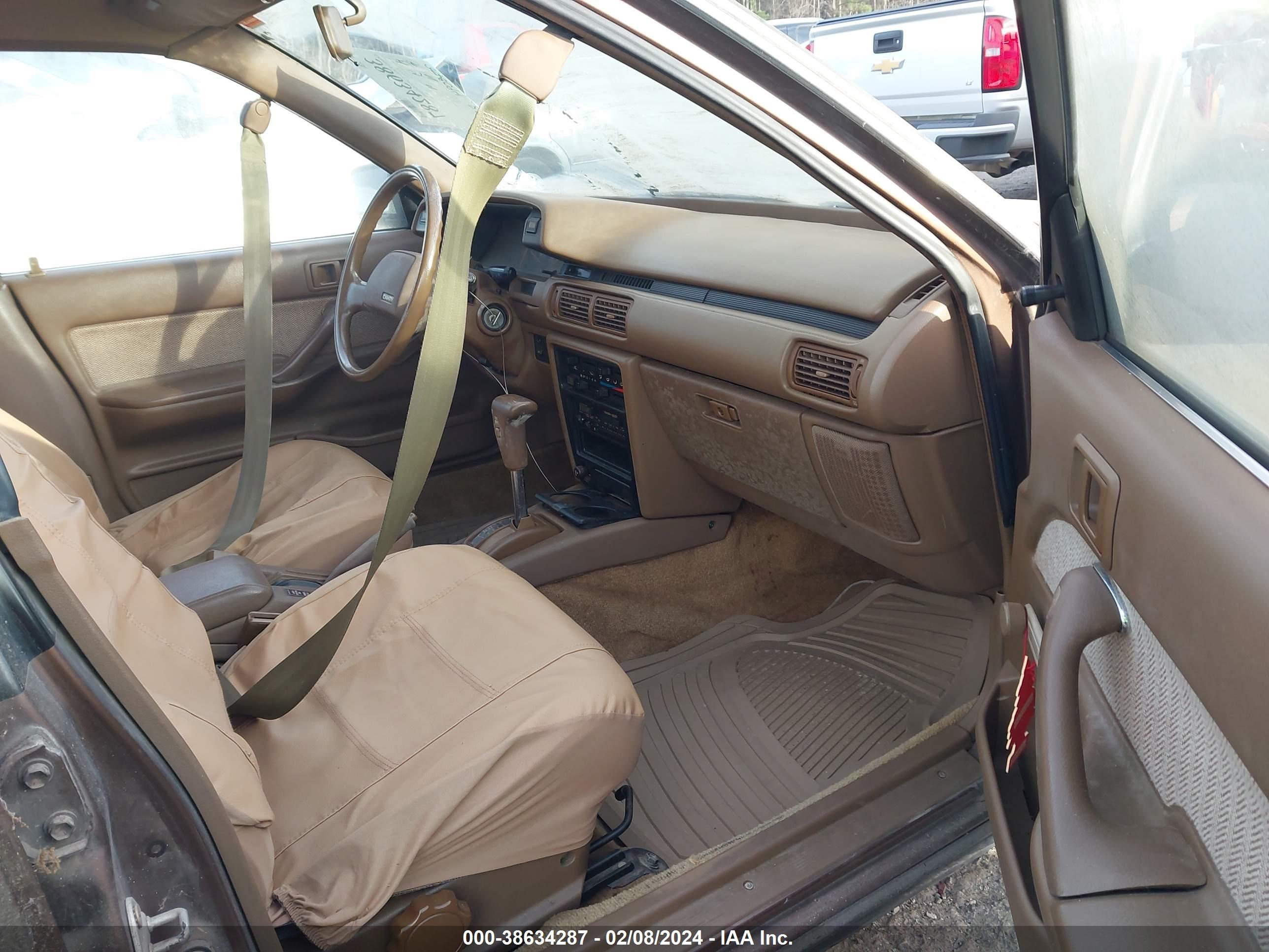 Photo 4 VIN: JT2SV21W4H0057542 - TOYOTA CAMRY 