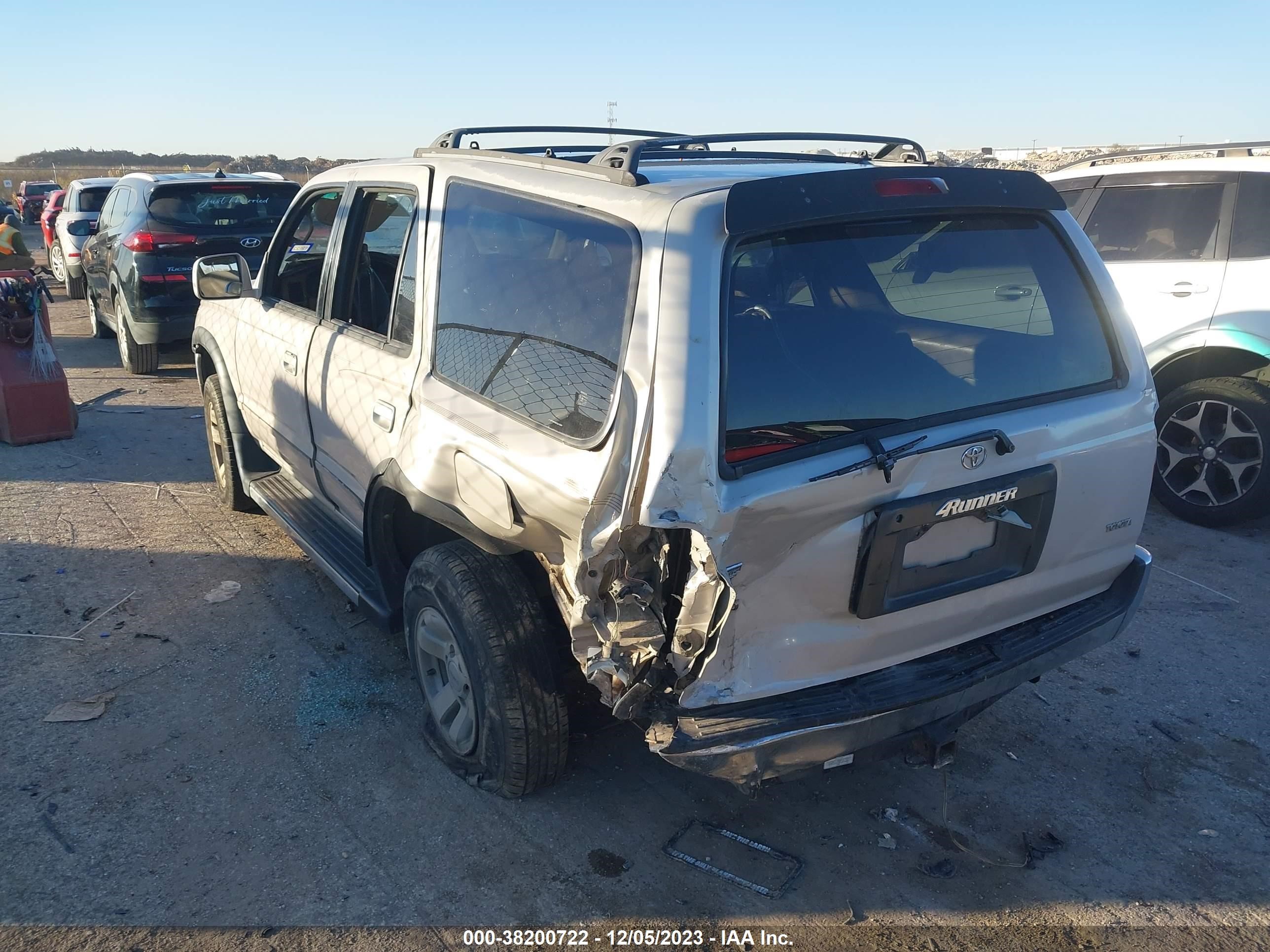 Photo 2 VIN: JT3GN86R8W0072596 - TOYOTA 4RUNNER 