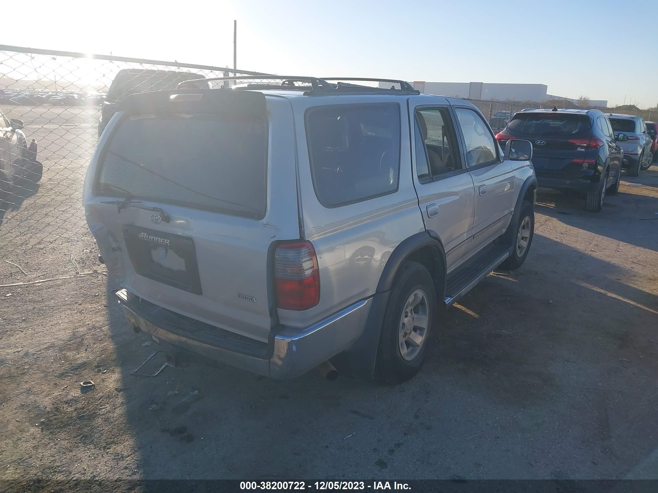 Photo 3 VIN: JT3GN86R8W0072596 - TOYOTA 4RUNNER 