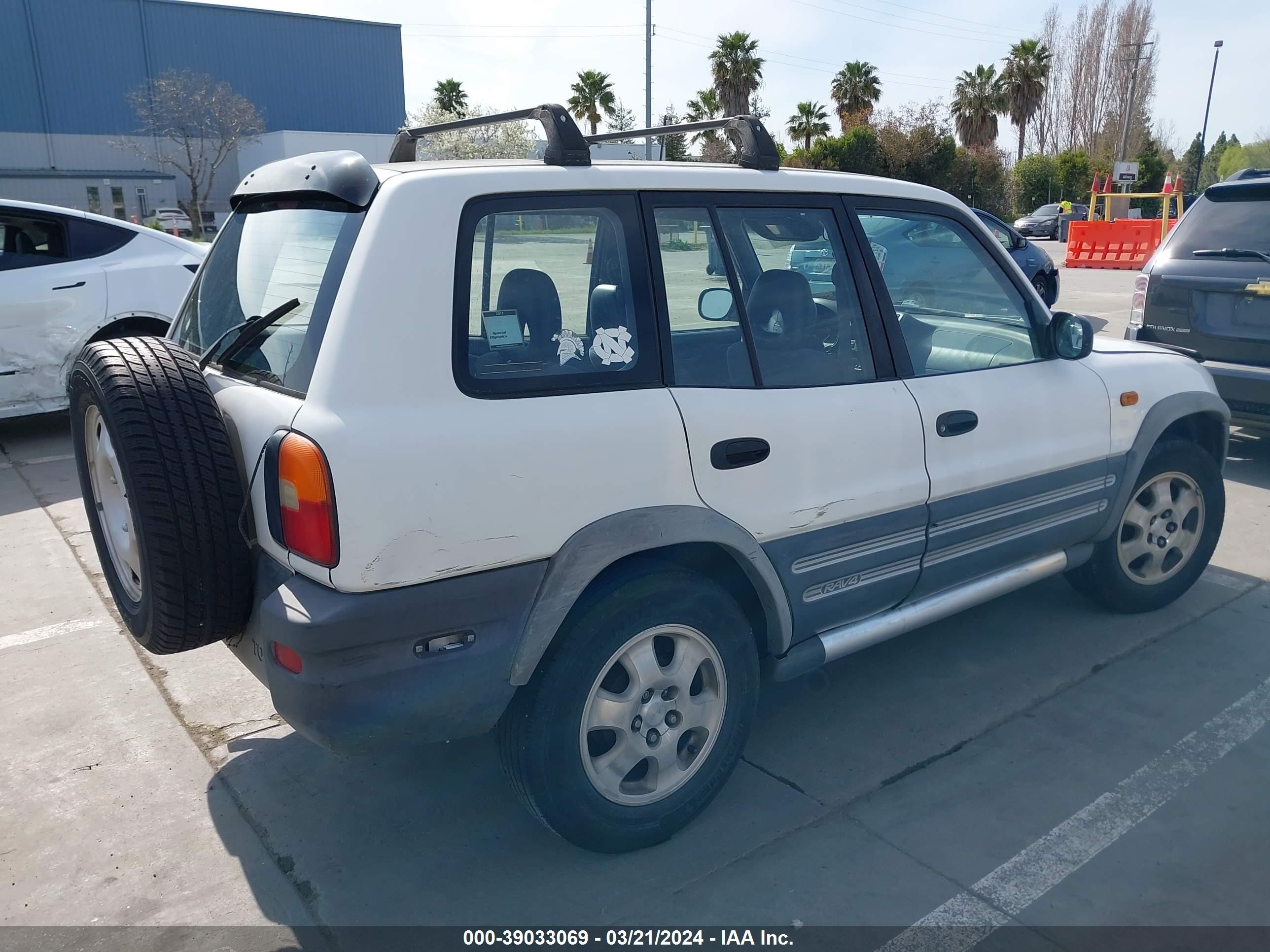 Photo 3 VIN: JT3GP10VXV7014745 - TOYOTA RAV 4 