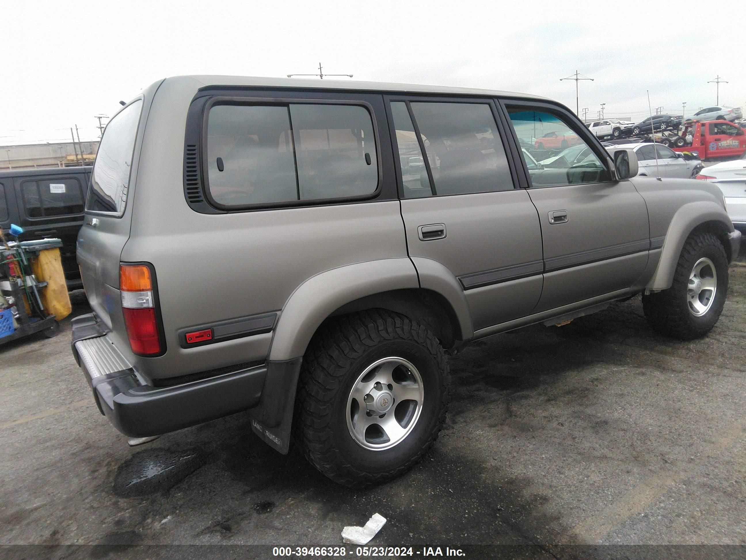 Photo 3 VIN: JT3HJ85J3V0169912 - TOYOTA LAND CRUISER 