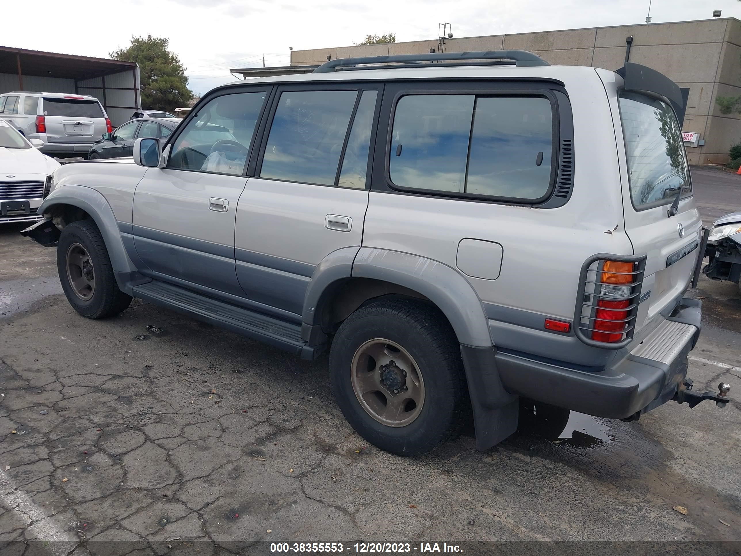 Photo 2 VIN: JT3HJ85JXV0177568 - TOYOTA LAND CRUISER 