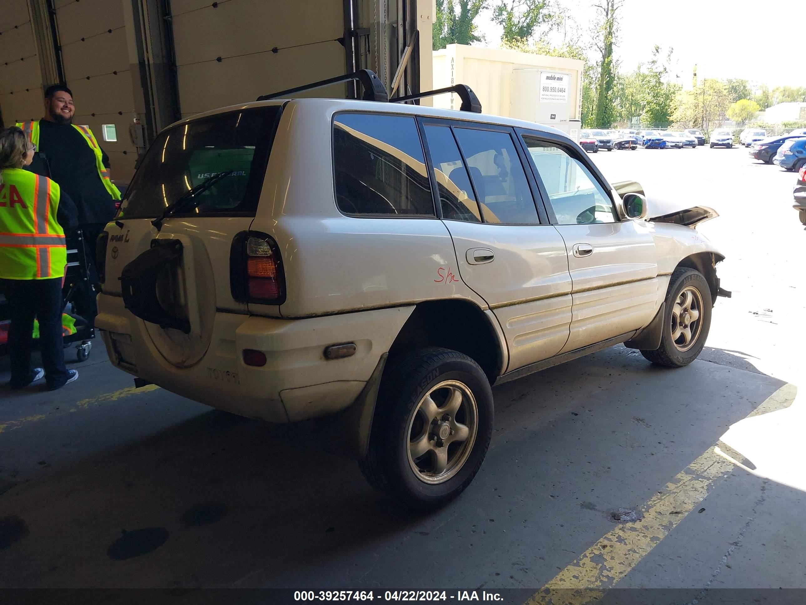 Photo 3 VIN: JT3HP10V1Y7158290 - TOYOTA RAV 4 