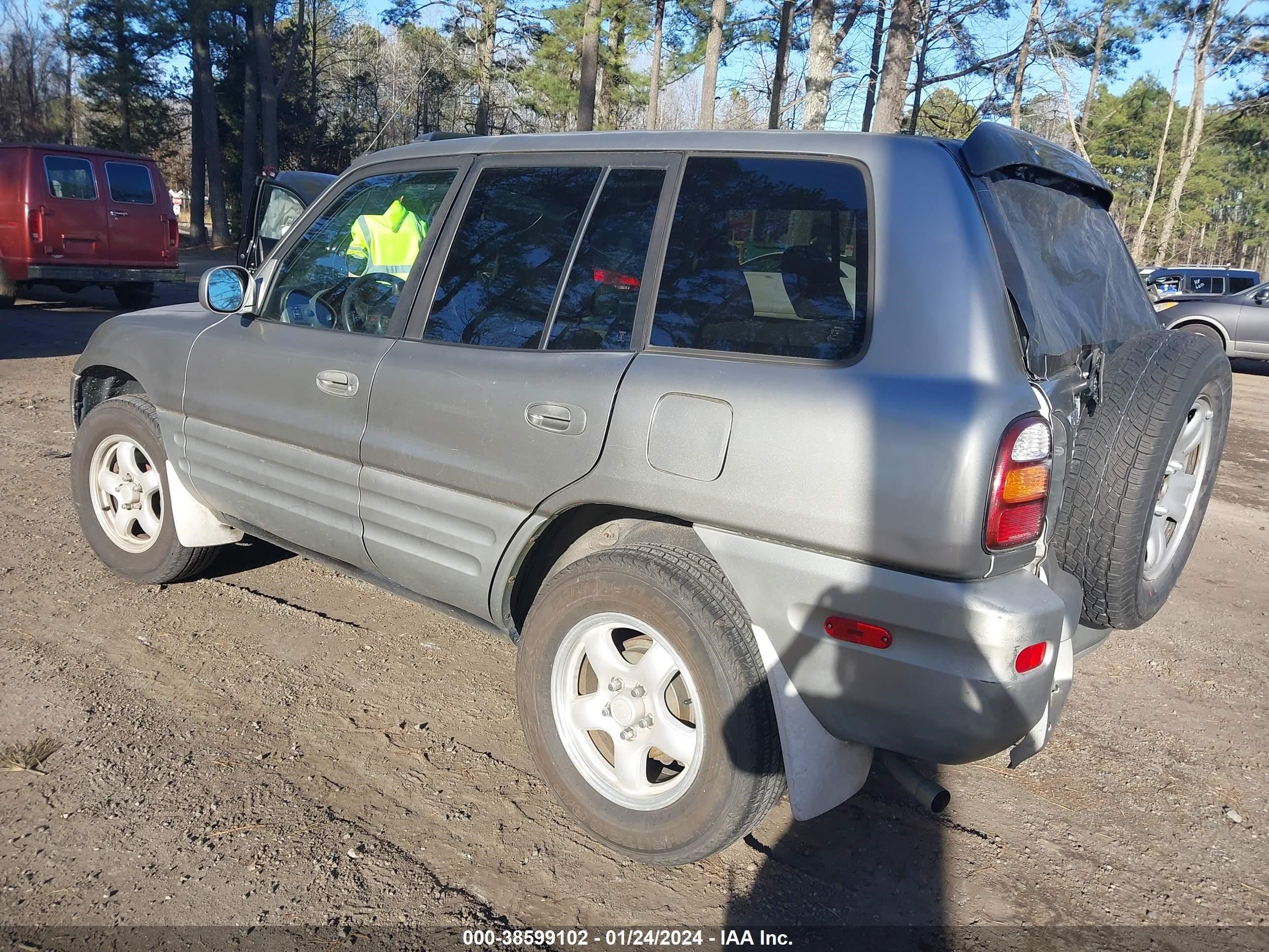 Photo 2 VIN: JT3HP10V6Y7167633 - TOYOTA RAV 4 