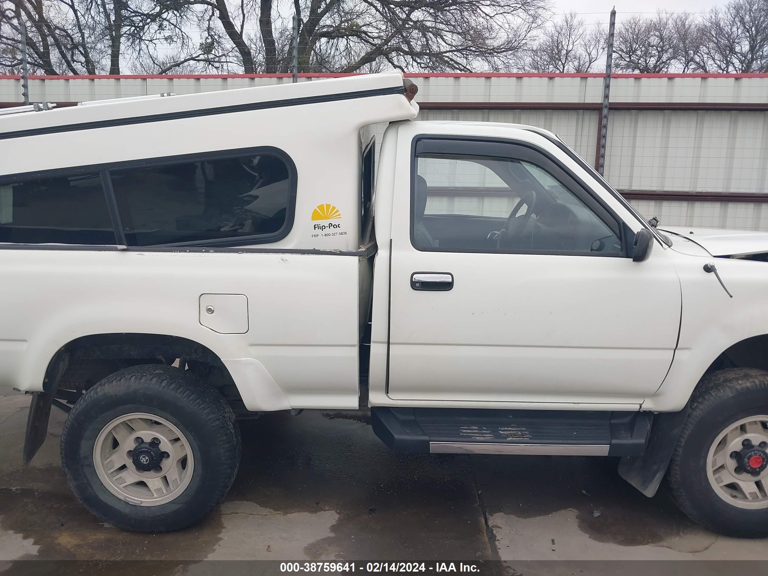 Photo 12 VIN: JT4RN01P3R7063618 - TOYOTA PICKUP 