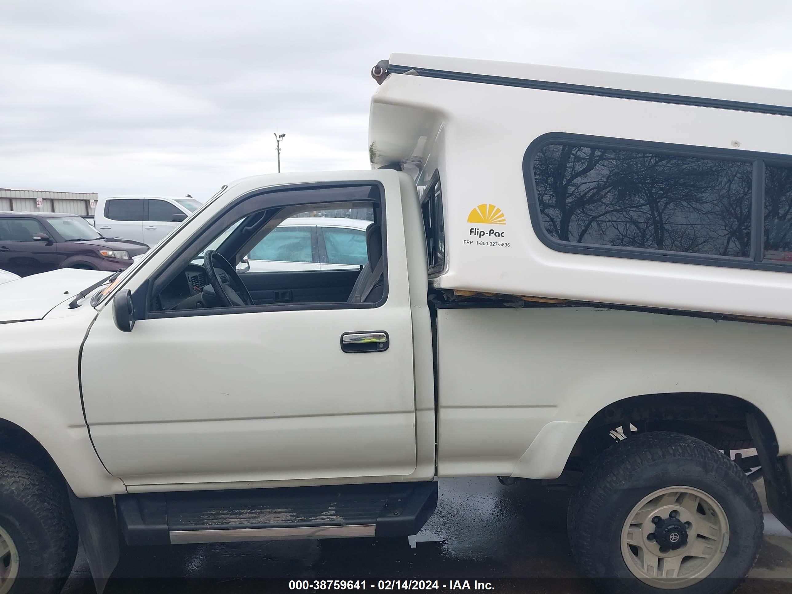 Photo 13 VIN: JT4RN01P3R7063618 - TOYOTA PICKUP 