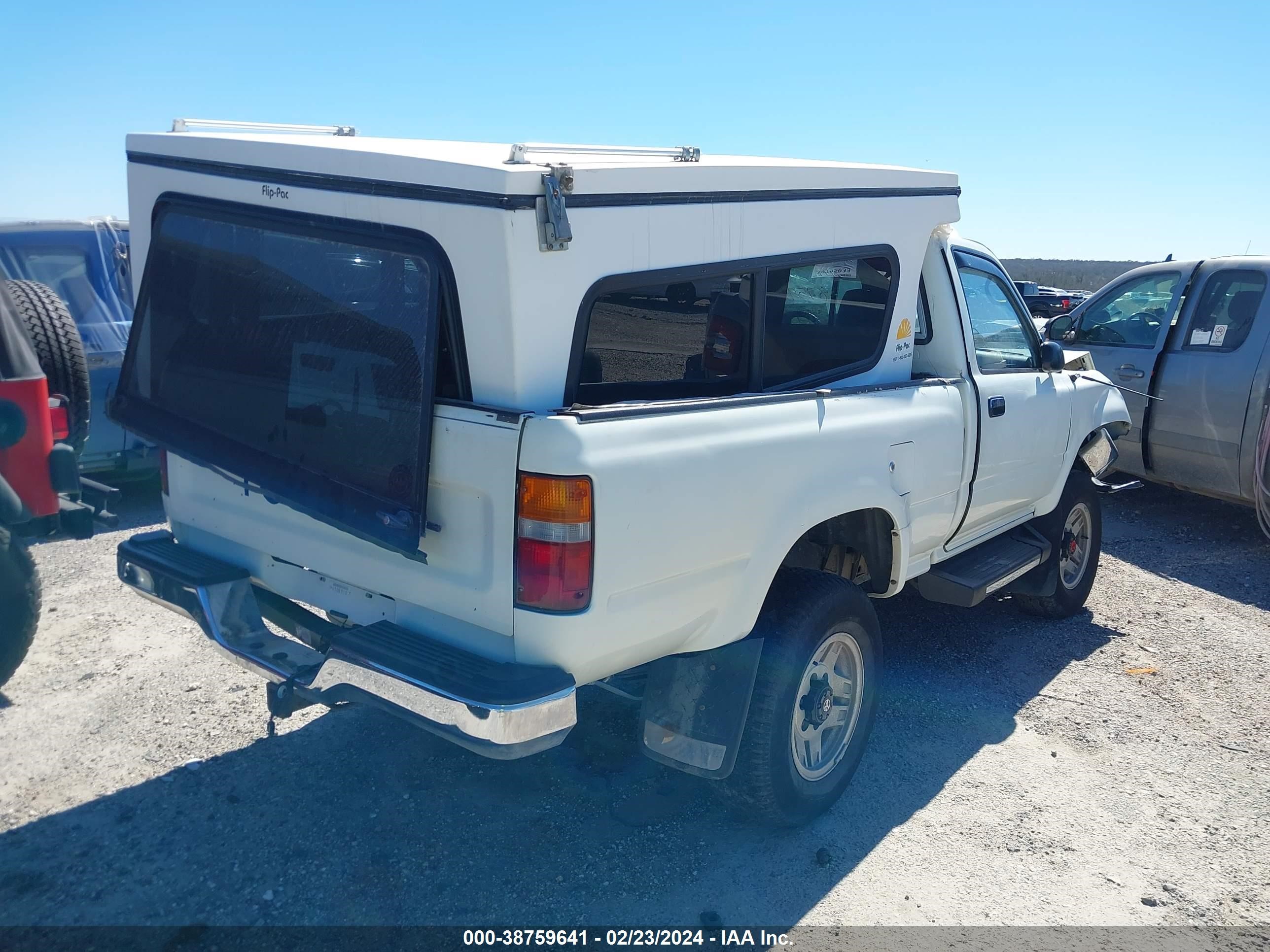 Photo 3 VIN: JT4RN01P3R7063618 - TOYOTA PICKUP 