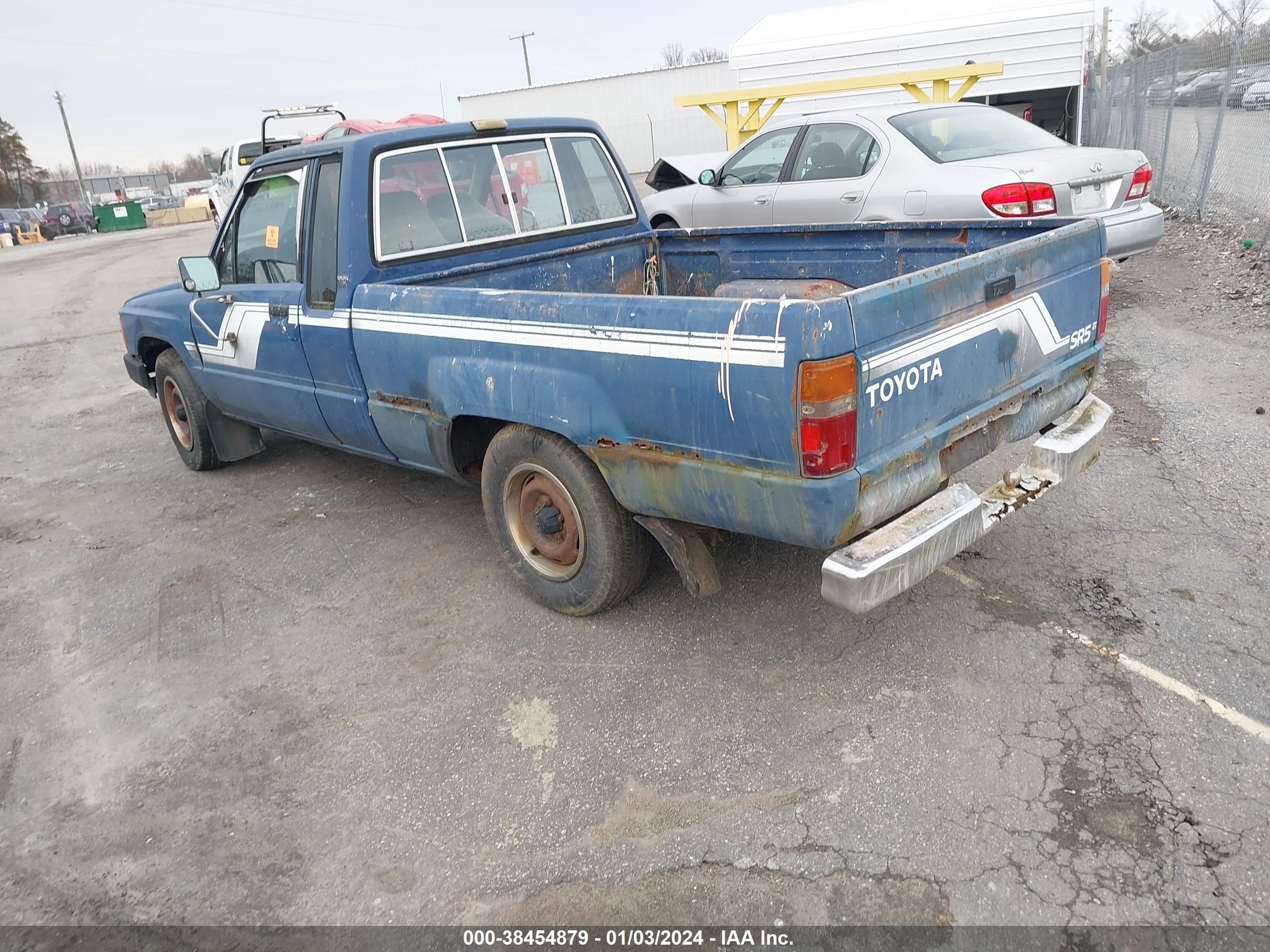 Photo 2 VIN: JT4RN56S8F0104694 - TOYOTA PICKUP 