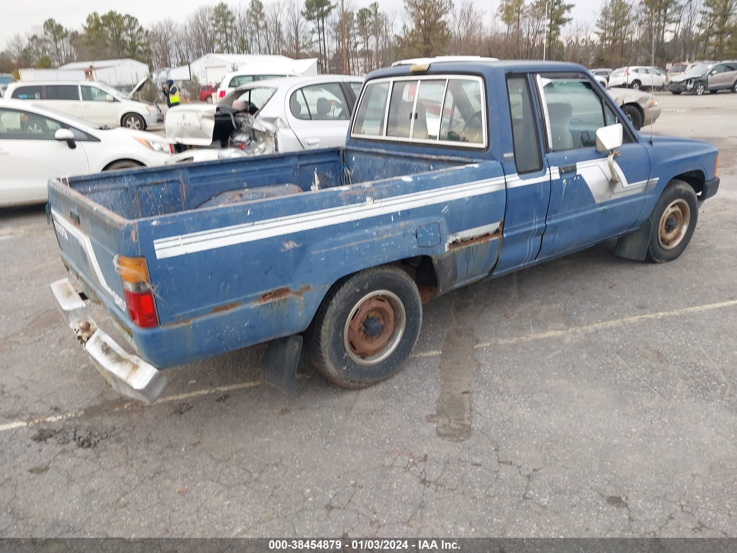 Photo 3 VIN: JT4RN56S8F0104694 - TOYOTA PICKUP 