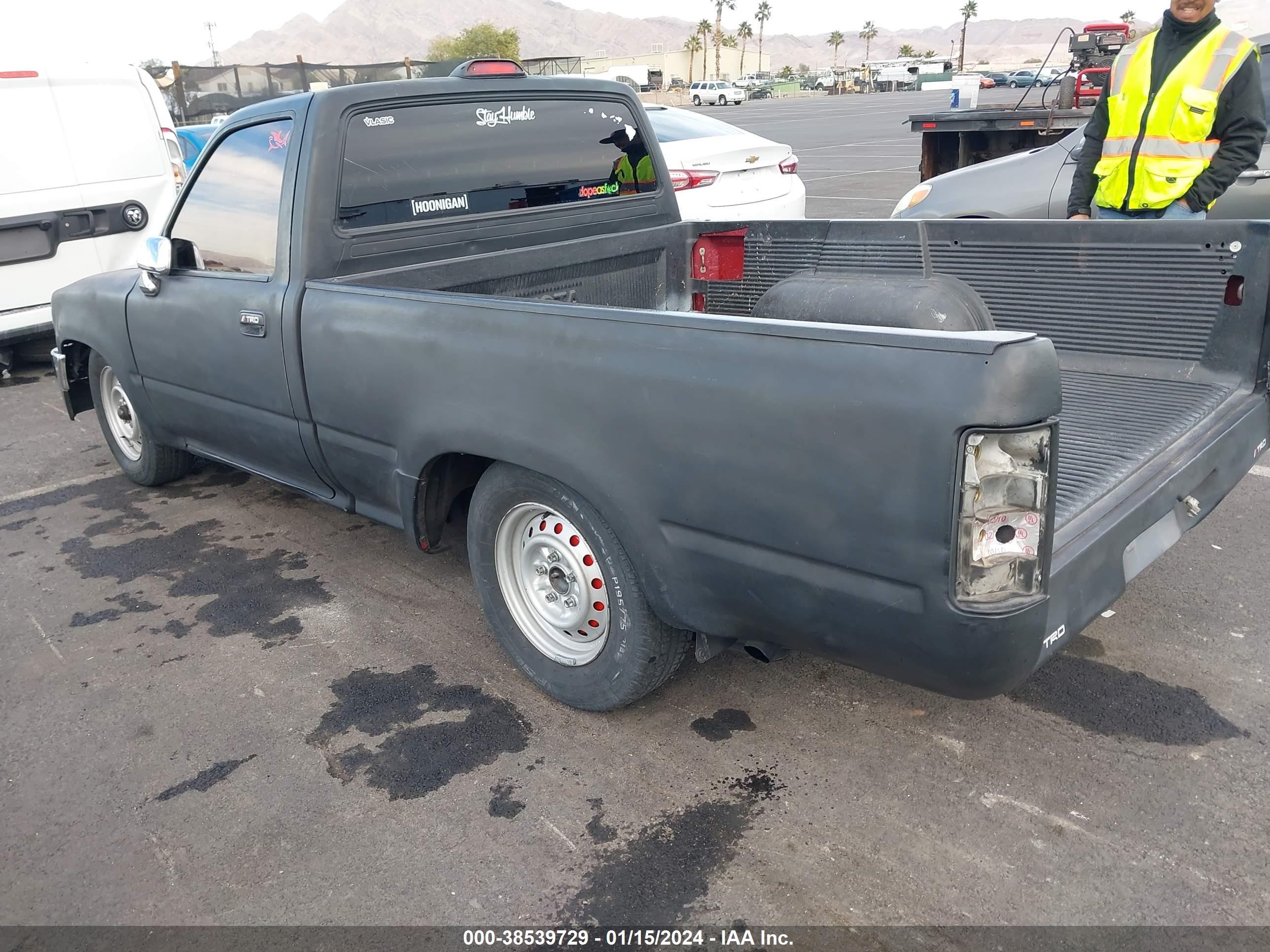 Photo 2 VIN: JT4RN81A8R5181136 - TOYOTA PICKUP 