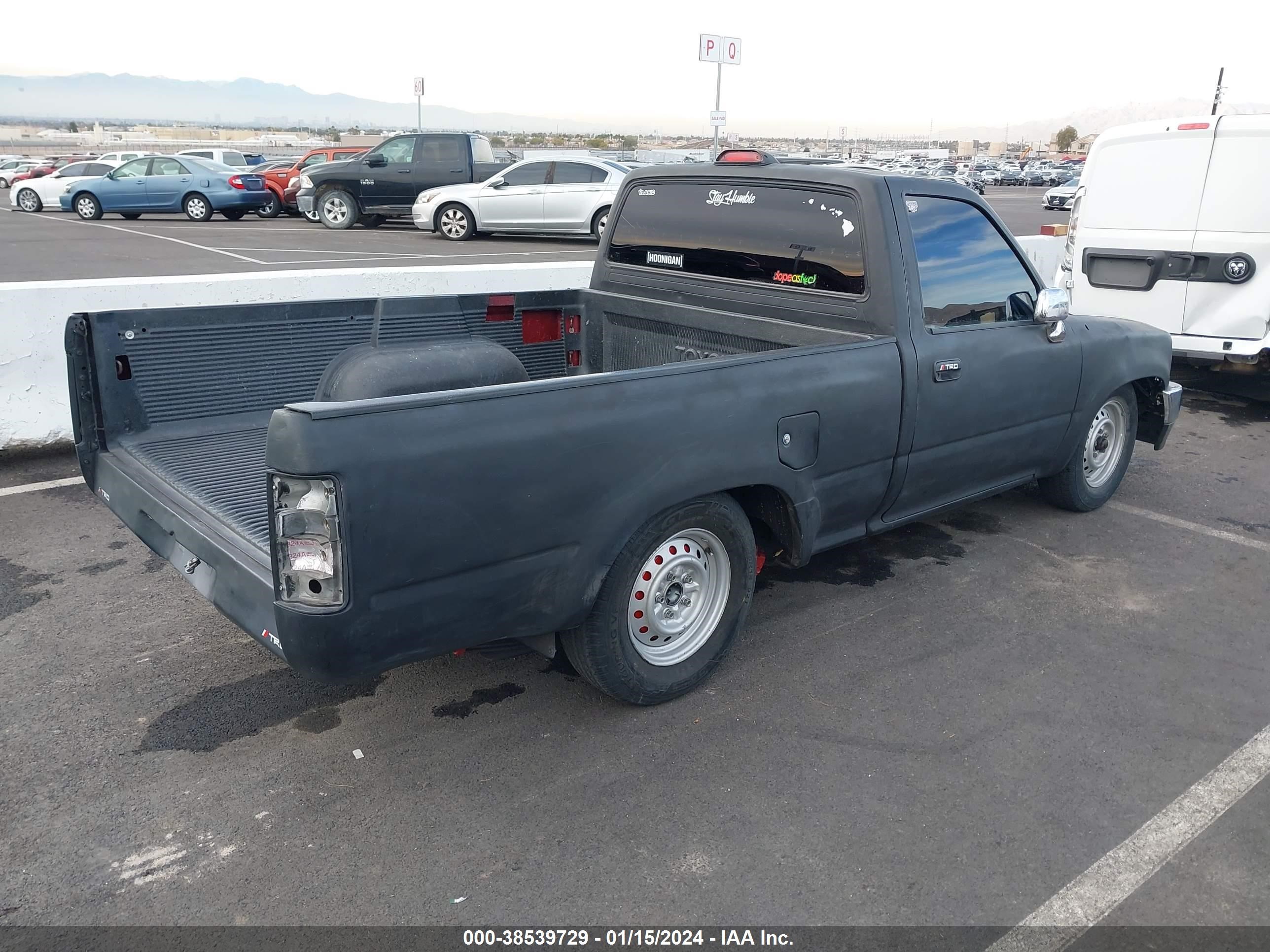 Photo 3 VIN: JT4RN81A8R5181136 - TOYOTA PICKUP 