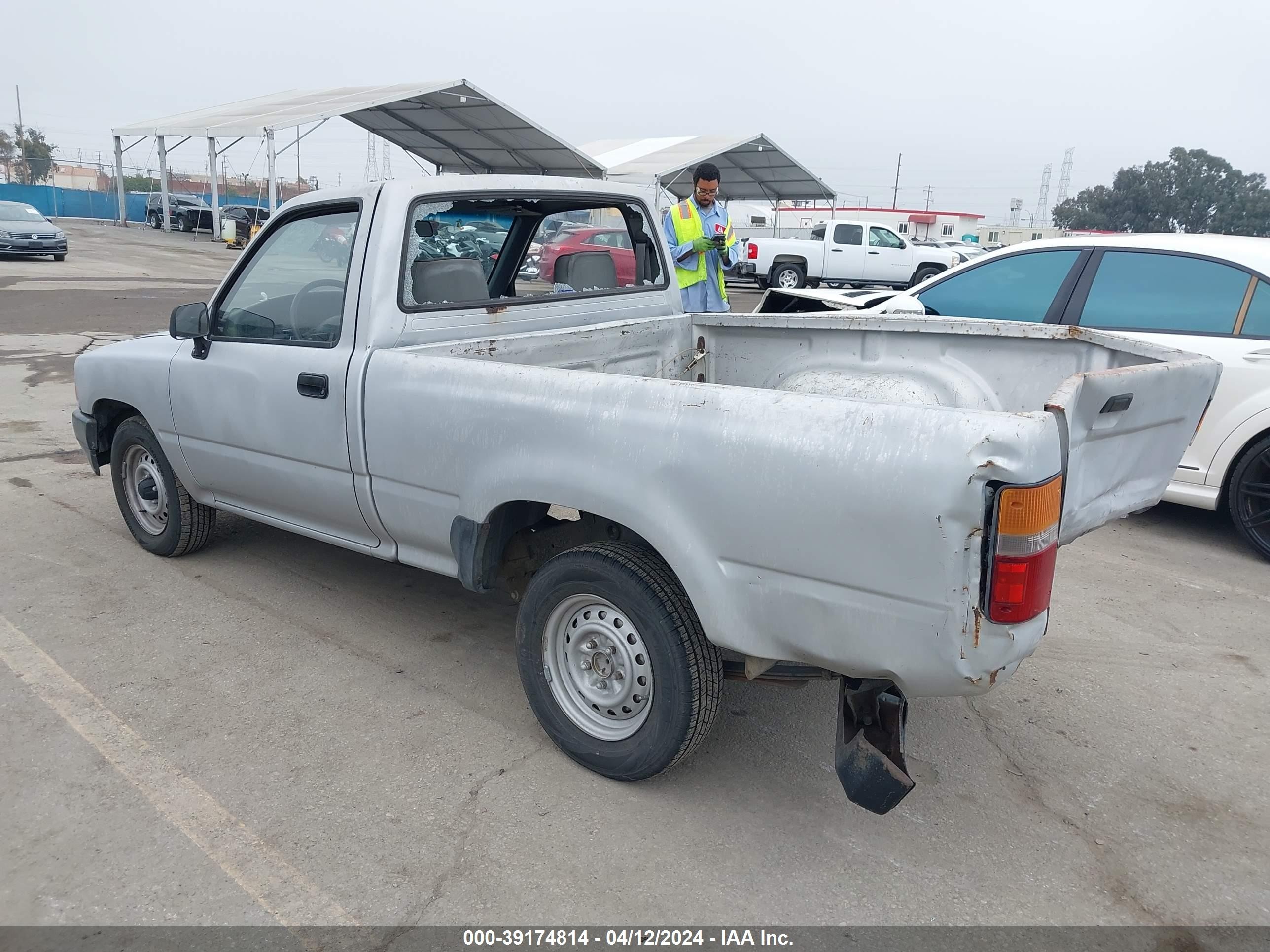 Photo 2 VIN: JT4RN81P5K0022629 - TOYOTA PICKUP 