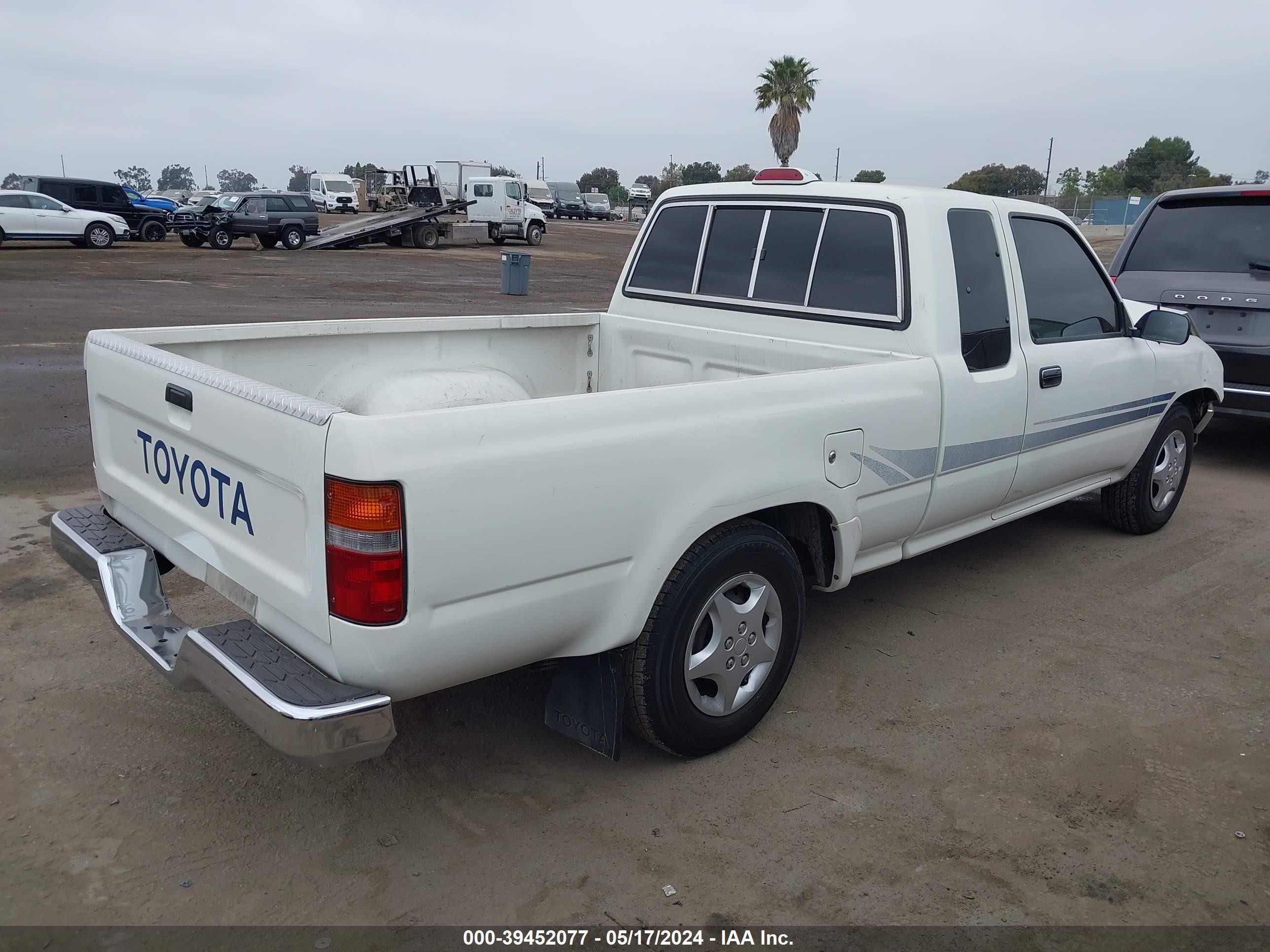 Photo 3 VIN: JT4RN93P0S5114415 - TOYOTA PICKUP 