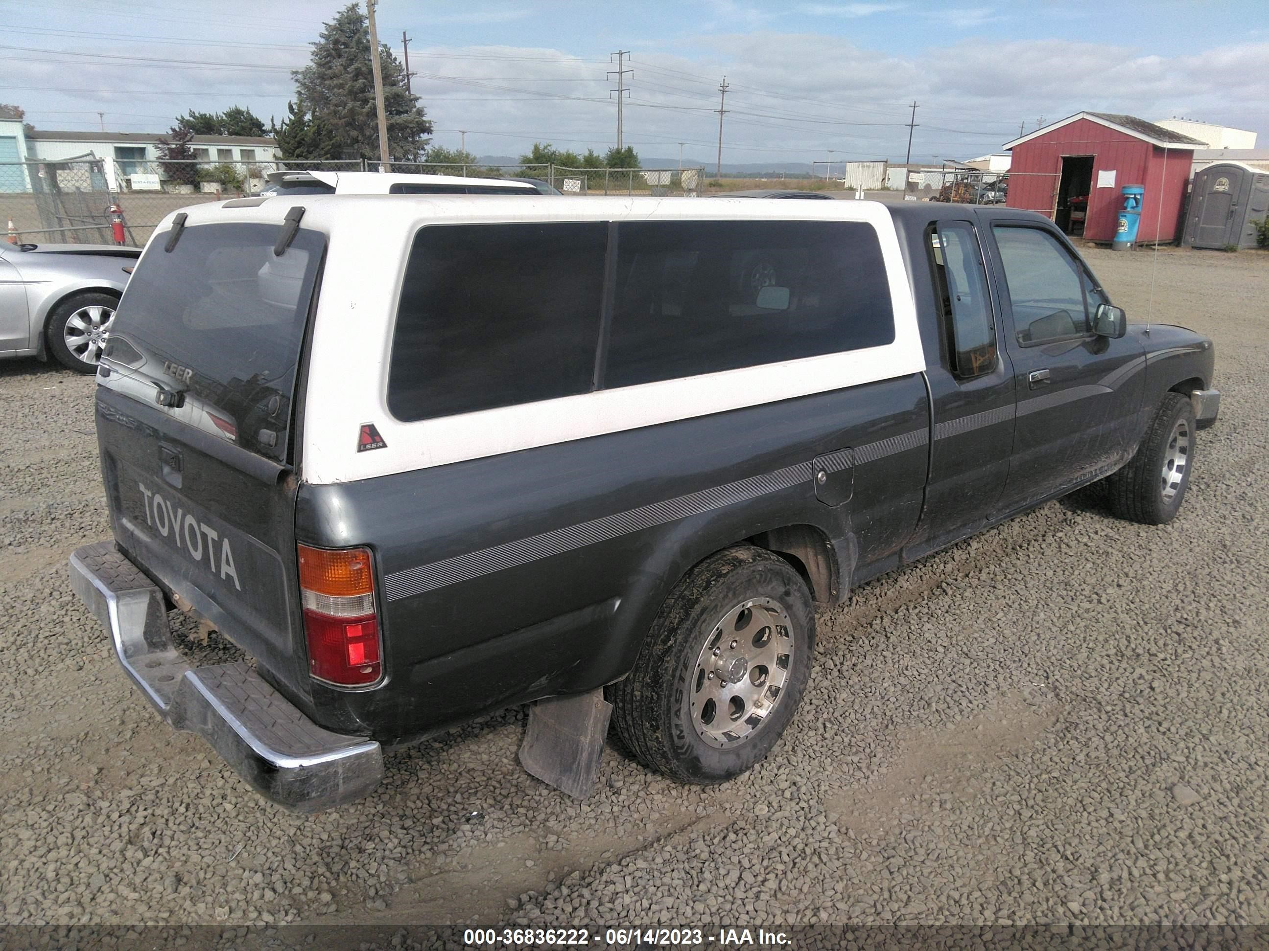 Photo 3 VIN: JT4RN93P6M5040596 - TOYOTA PICKUP 