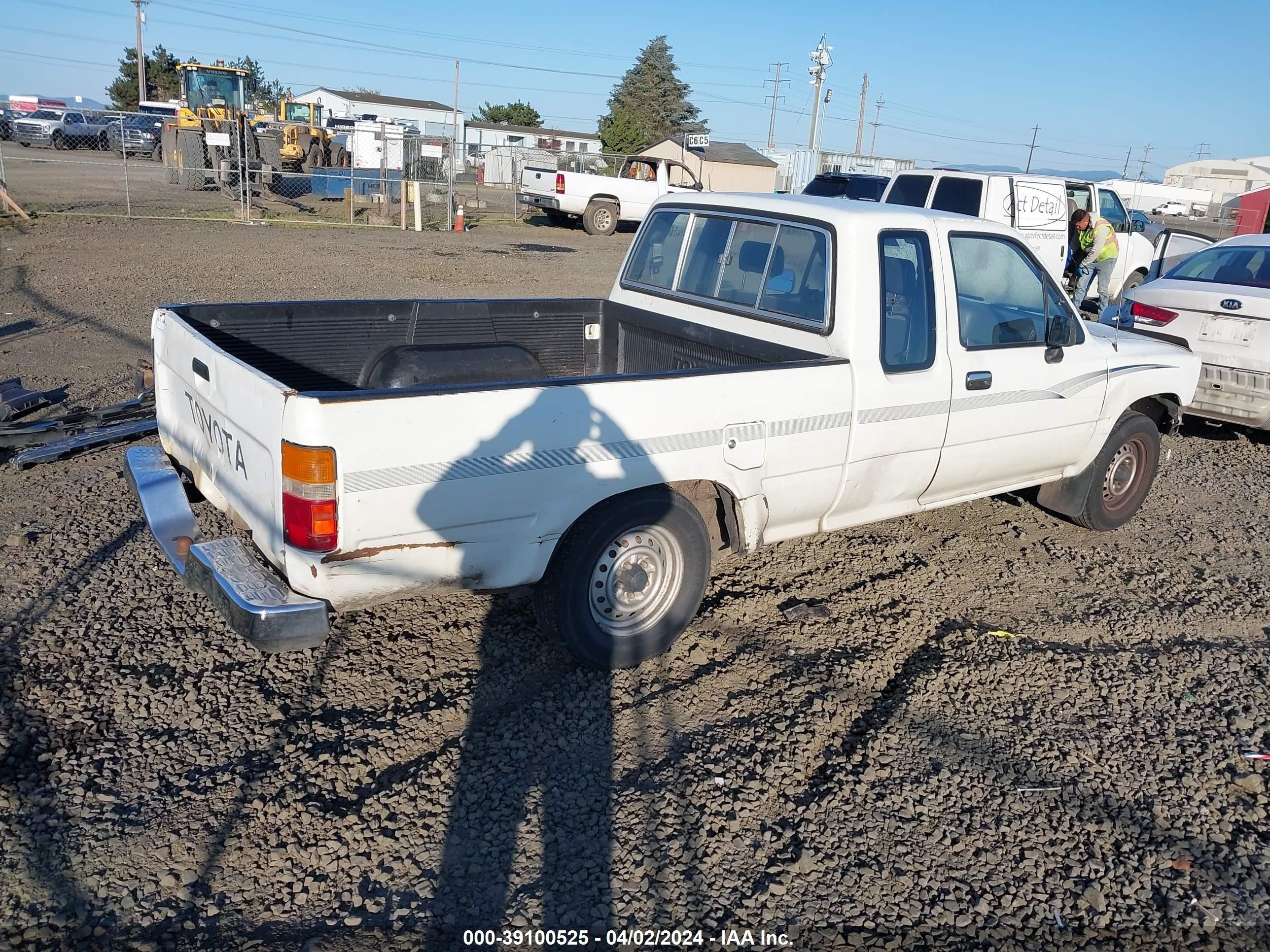 Photo 3 VIN: JT4RN93P9M5036574 - TOYOTA PICKUP 