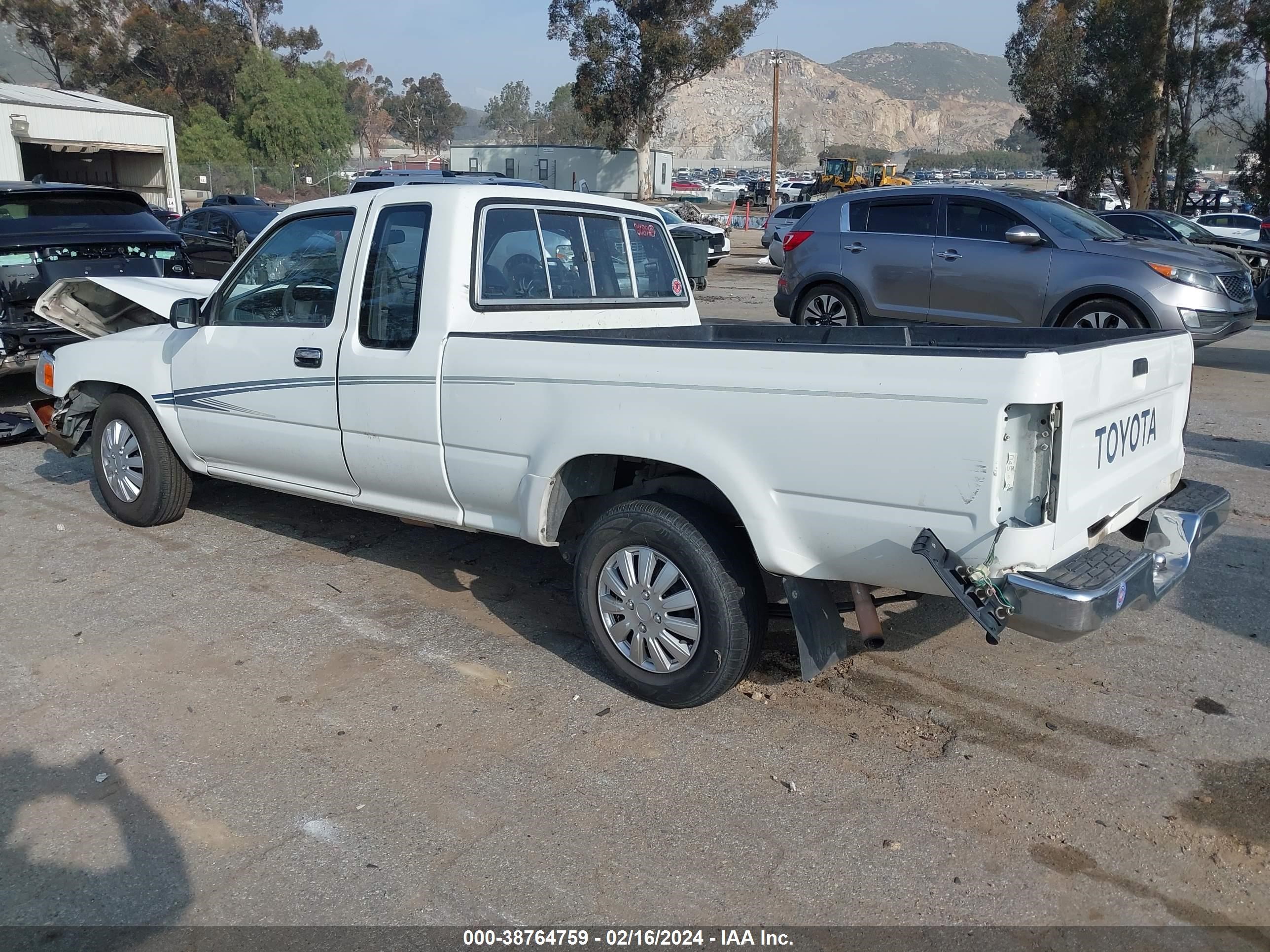 Photo 2 VIN: JT4RN93P9N5067096 - TOYOTA PICKUP 