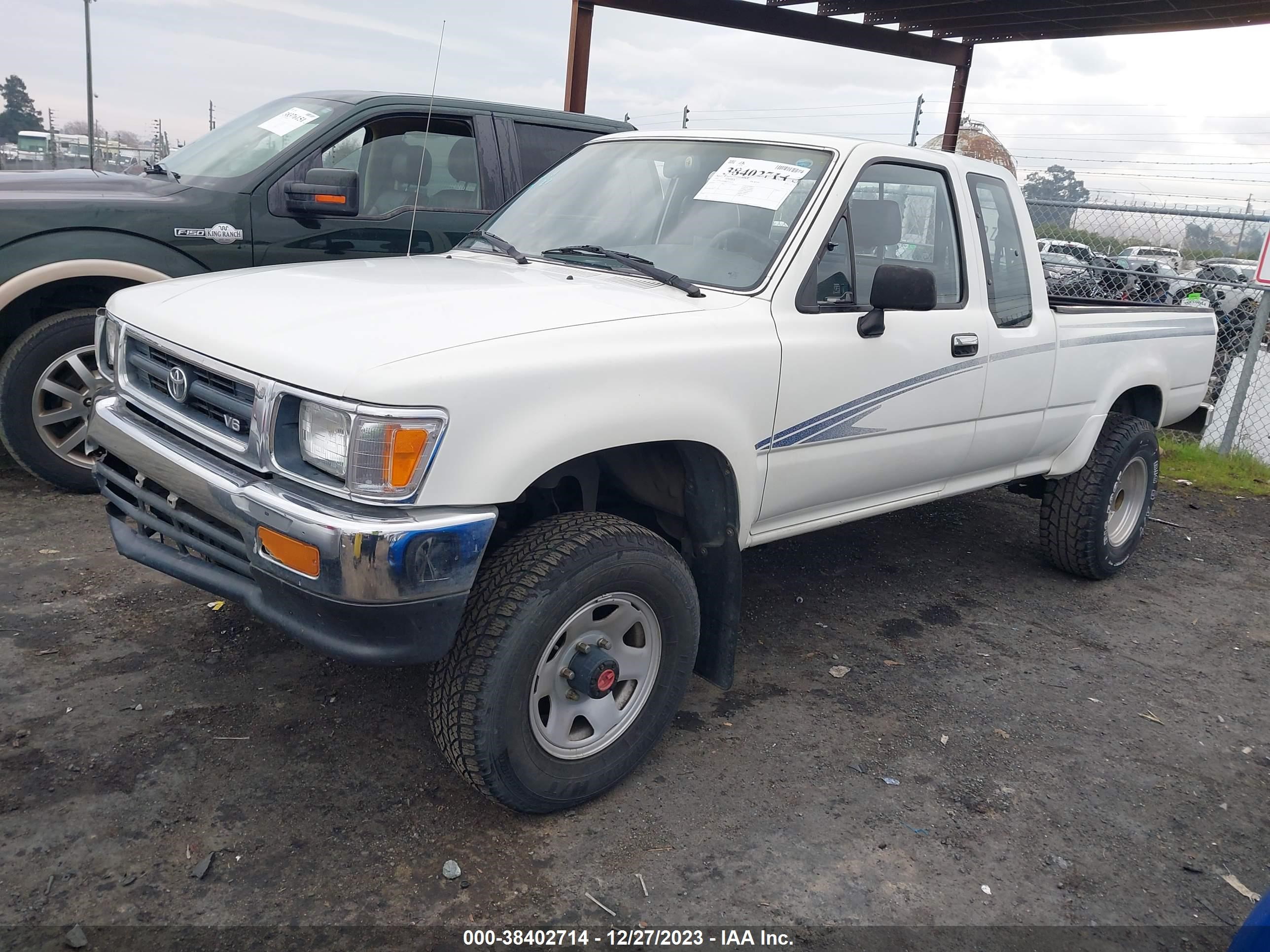 Photo 1 VIN: JT4VN13D8R5142110 - TOYOTA PICKUP 