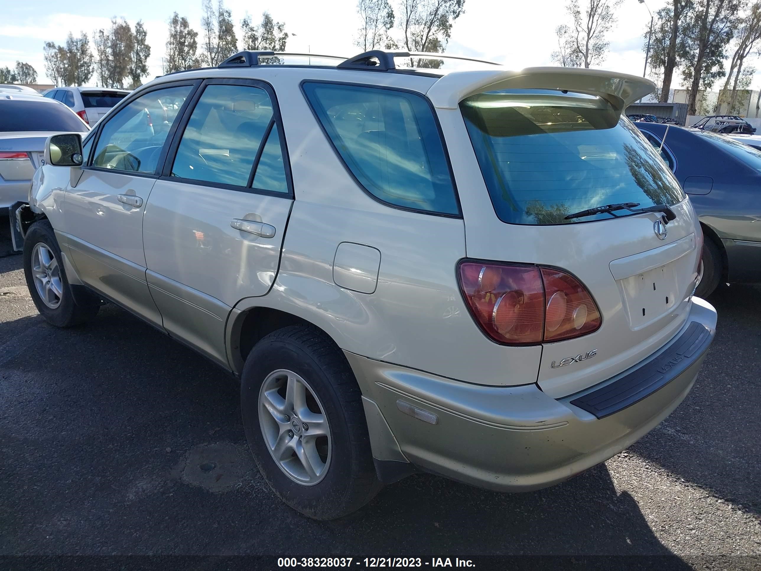 Photo 2 VIN: JT6GF10U0Y0062524 - LEXUS RX 