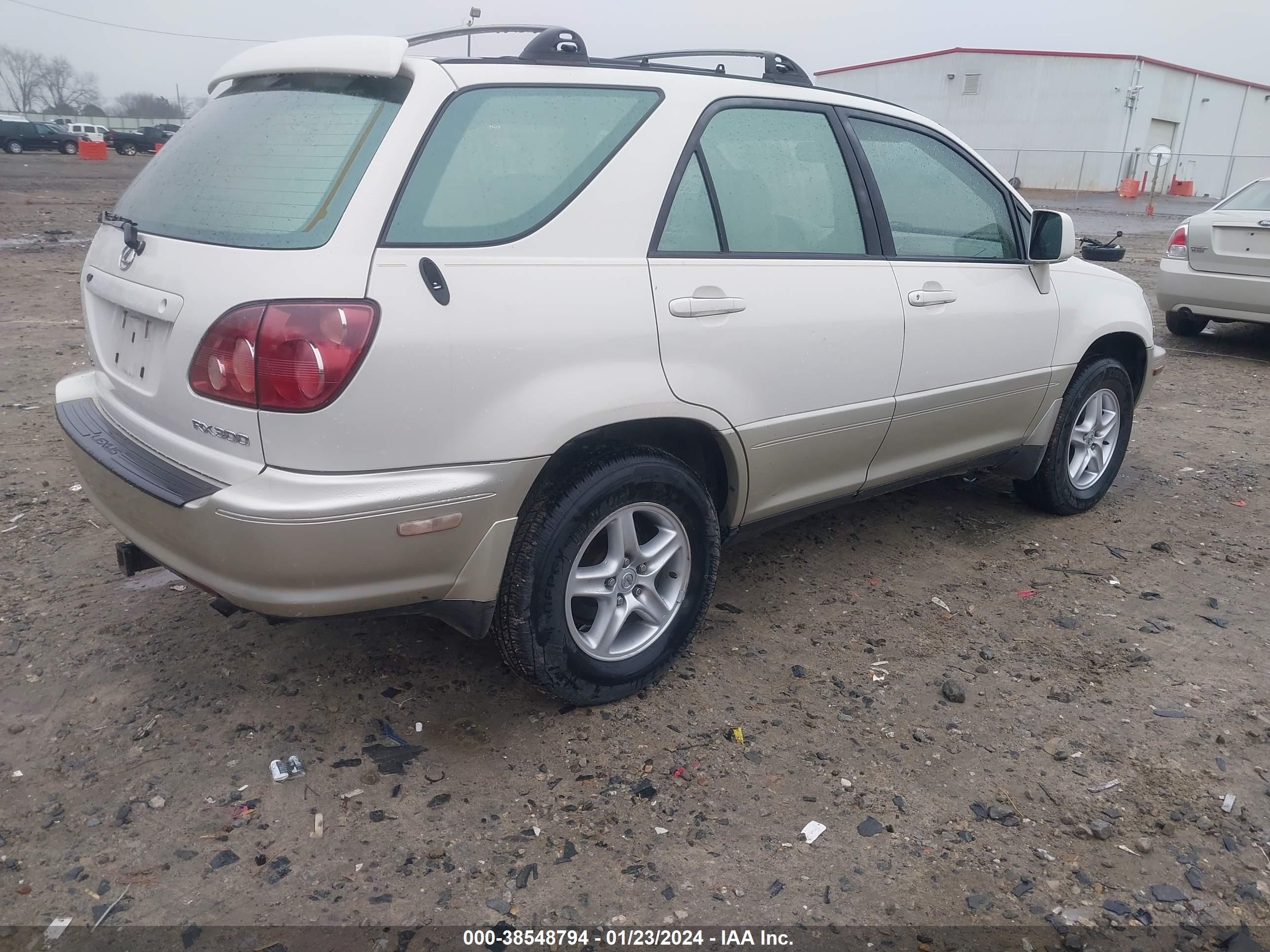 Photo 3 VIN: JT6GF10U7X0024397 - LEXUS RX 