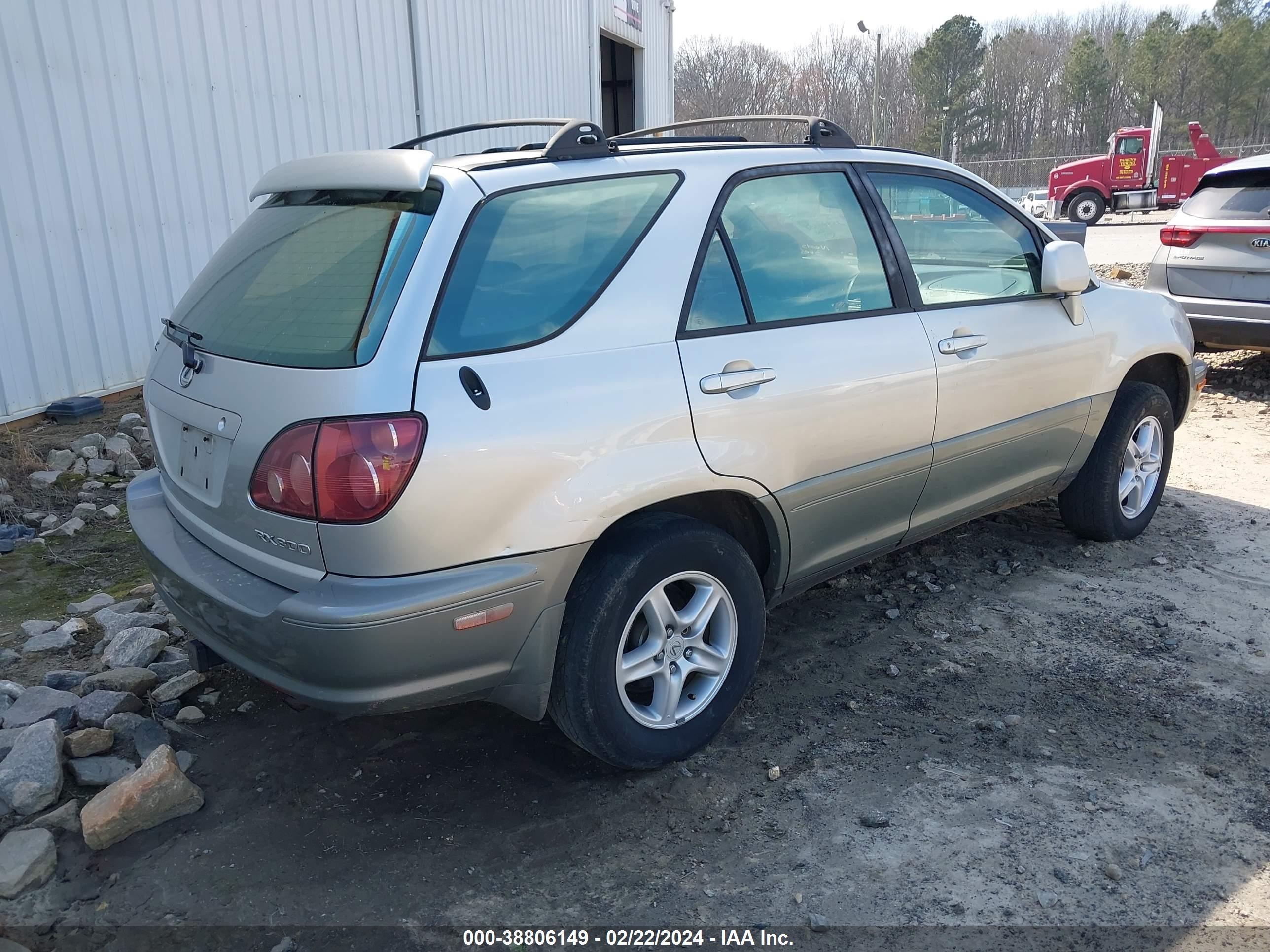 Photo 3 VIN: JT6GF10U9X0020030 - LEXUS RX 