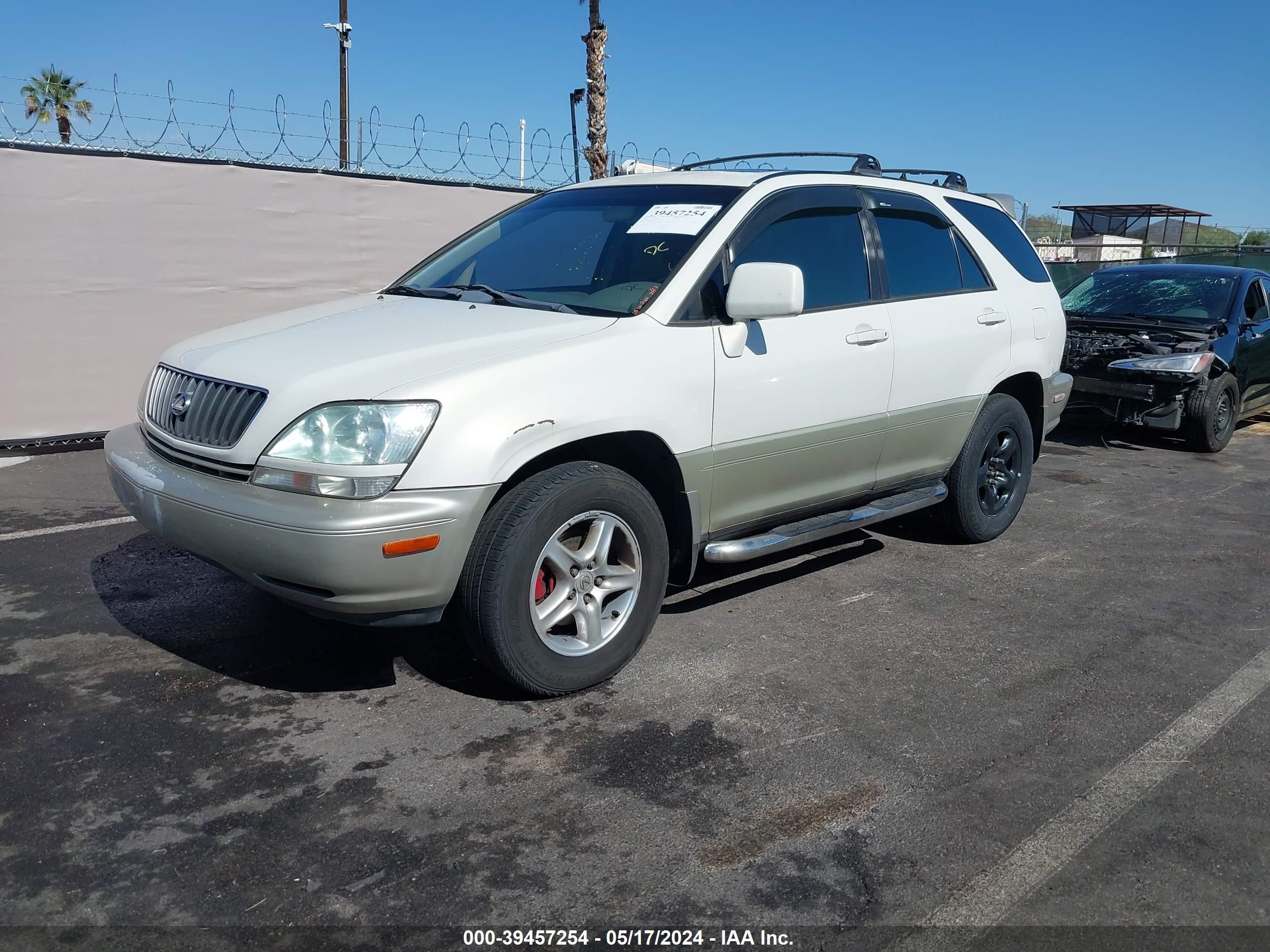 Photo 1 VIN: JT6HF10U0X0050702 - LEXUS RX 