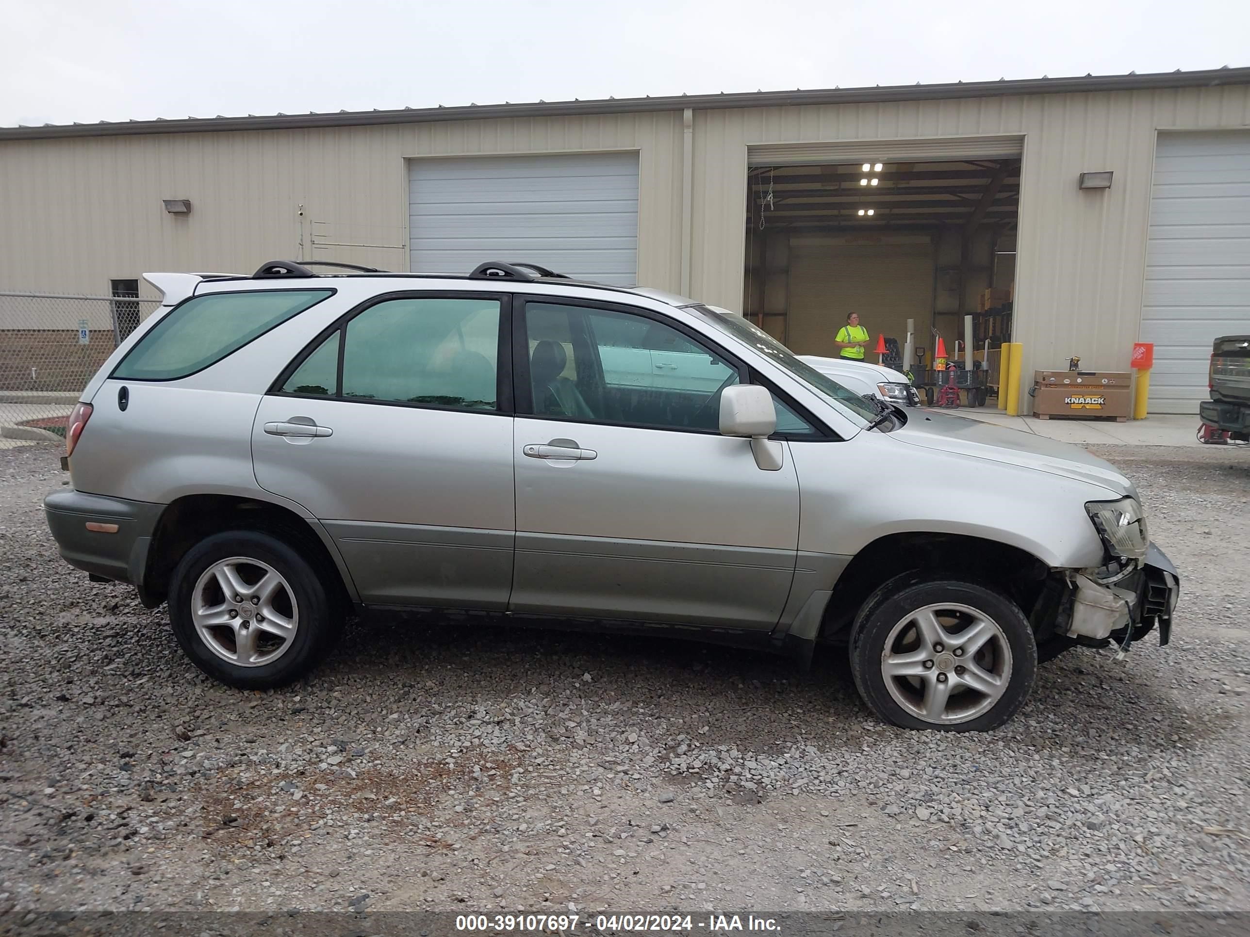 Photo 12 VIN: JT6HF10U0Y0096399 - LEXUS RX 