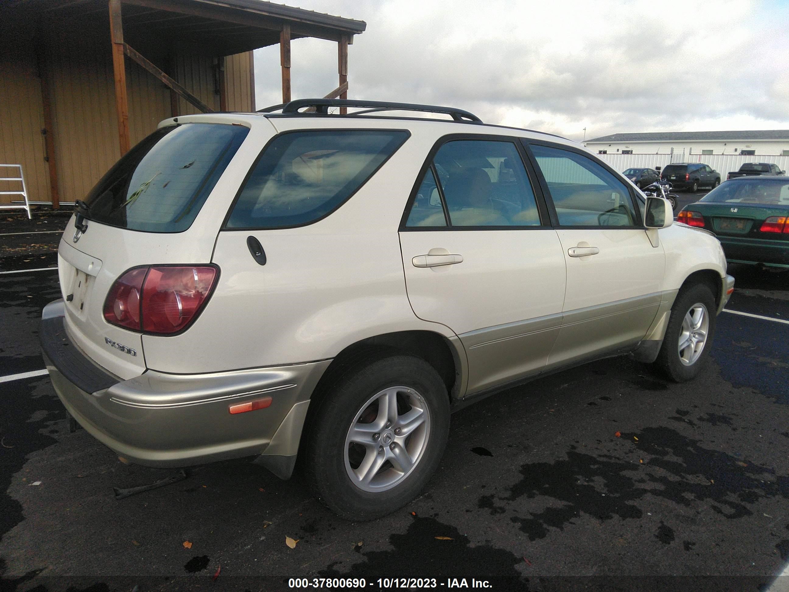 Photo 3 VIN: JT6HF10U2X0018396 - LEXUS RX 