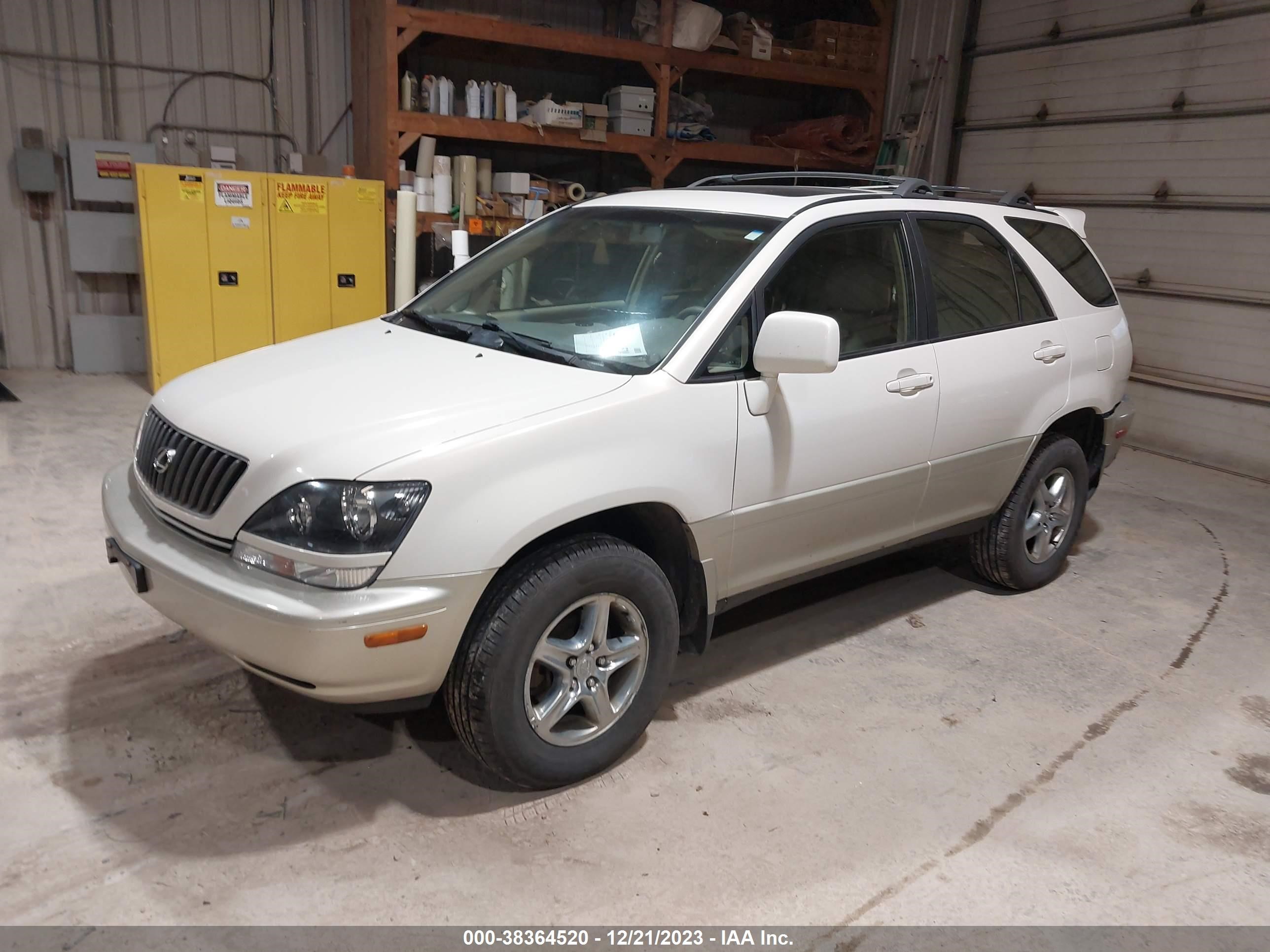 Photo 1 VIN: JT6HF10U5Y0141871 - LEXUS RX 