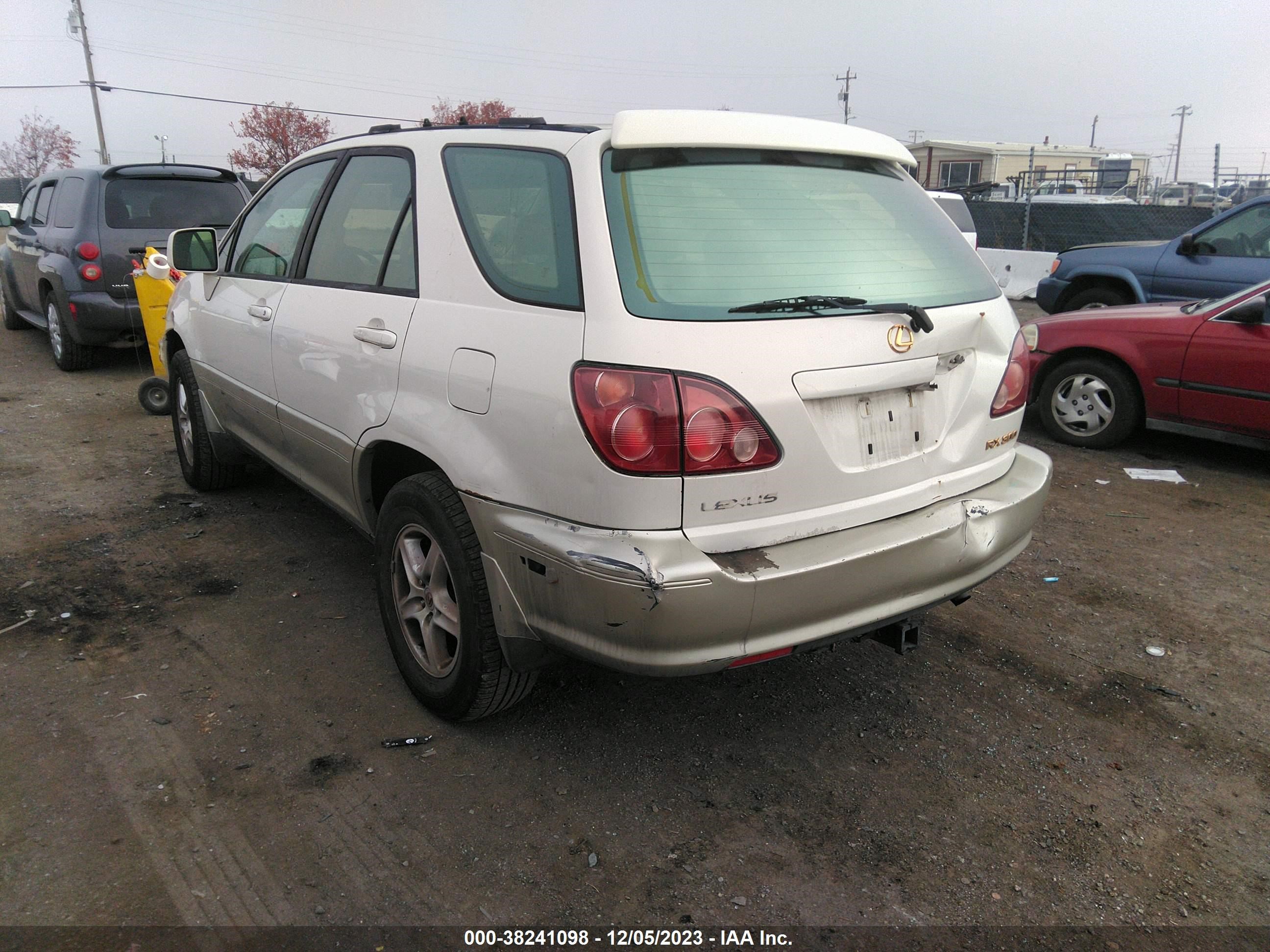 Photo 2 VIN: JT6HF10U8X0069319 - LEXUS RX 