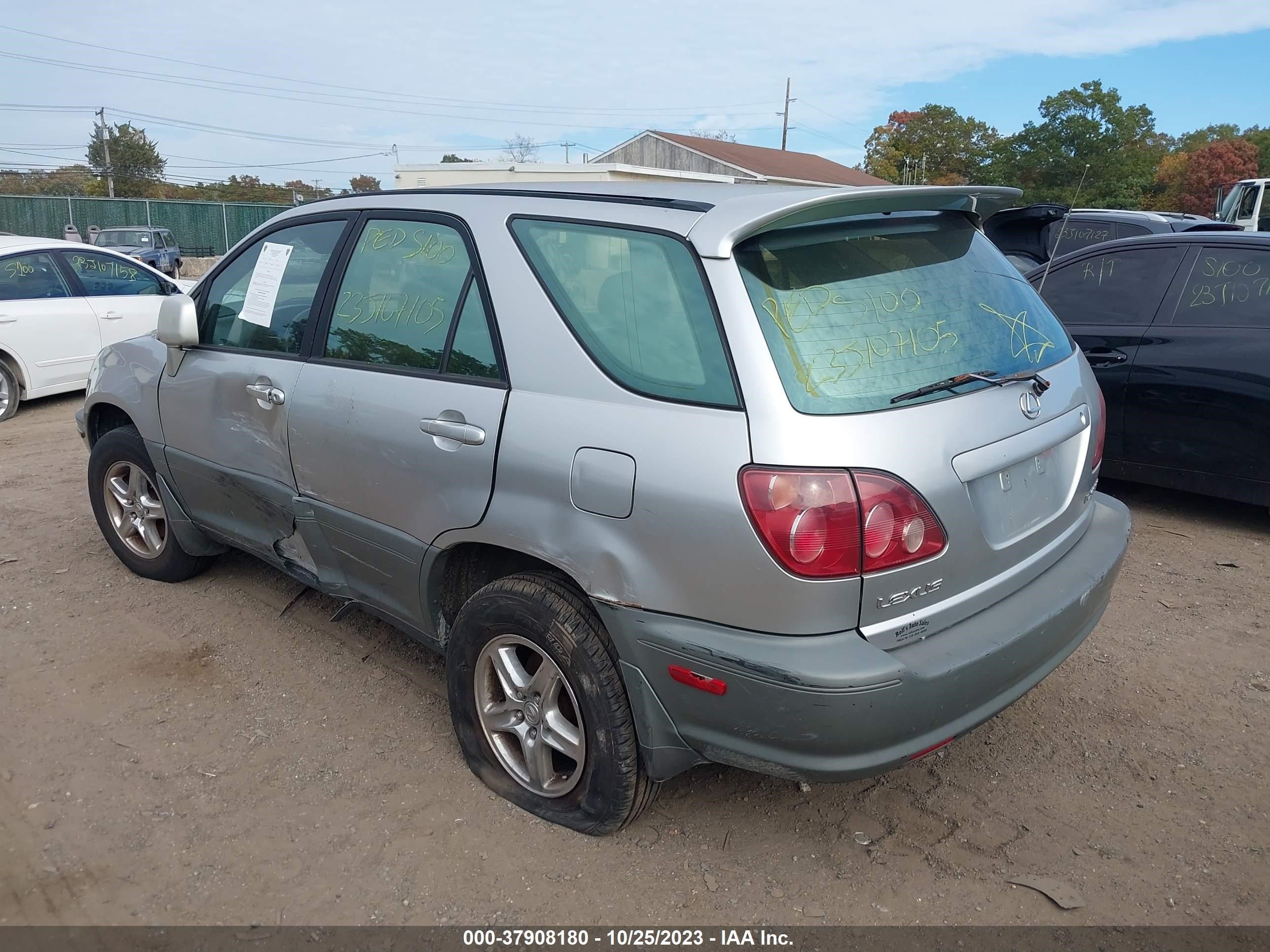 Photo 2 VIN: JT6HF10U8Y0161659 - LEXUS RX 