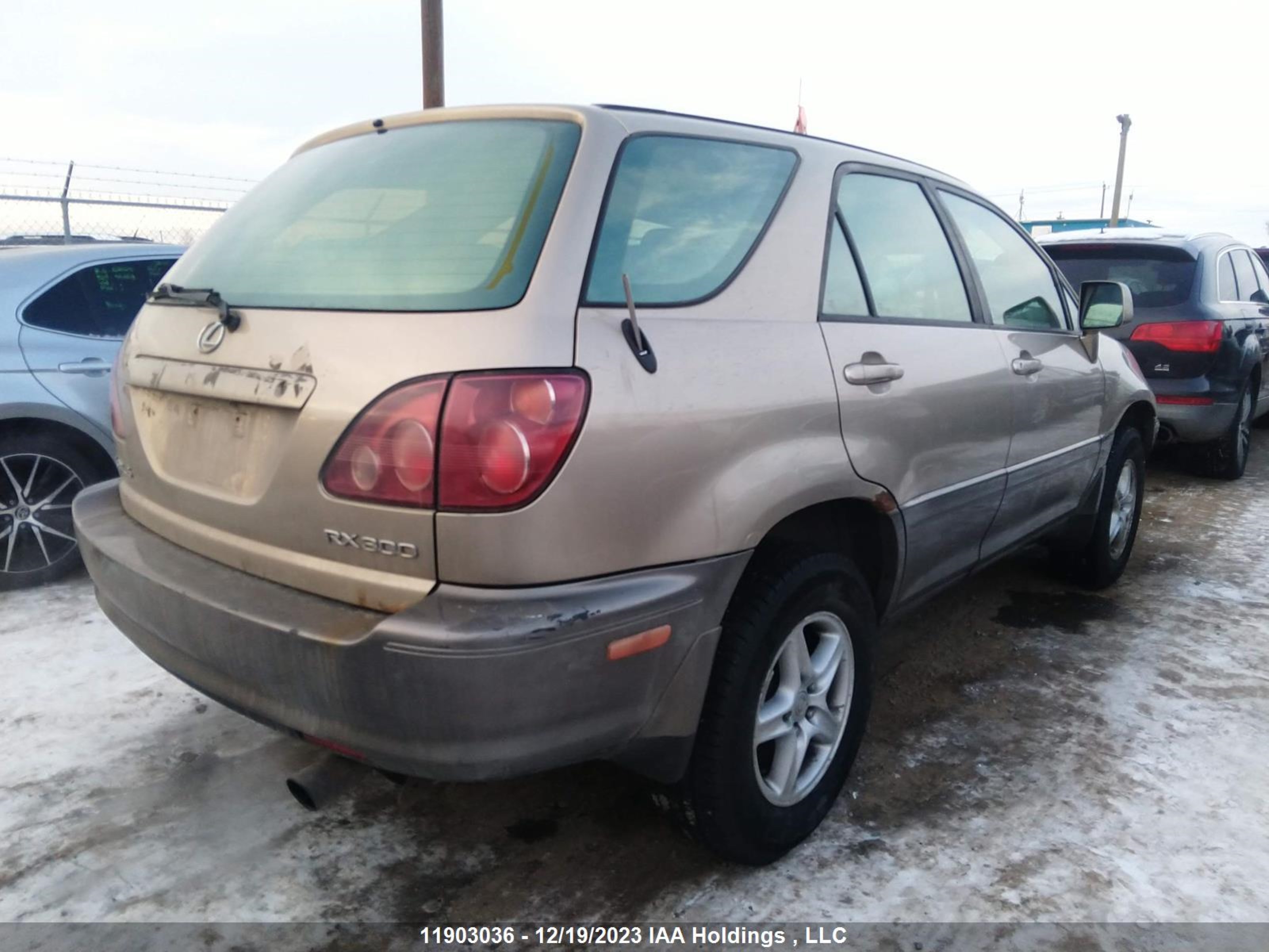 Photo 3 VIN: JT6HF10U9X0043201 - LEXUS RX 