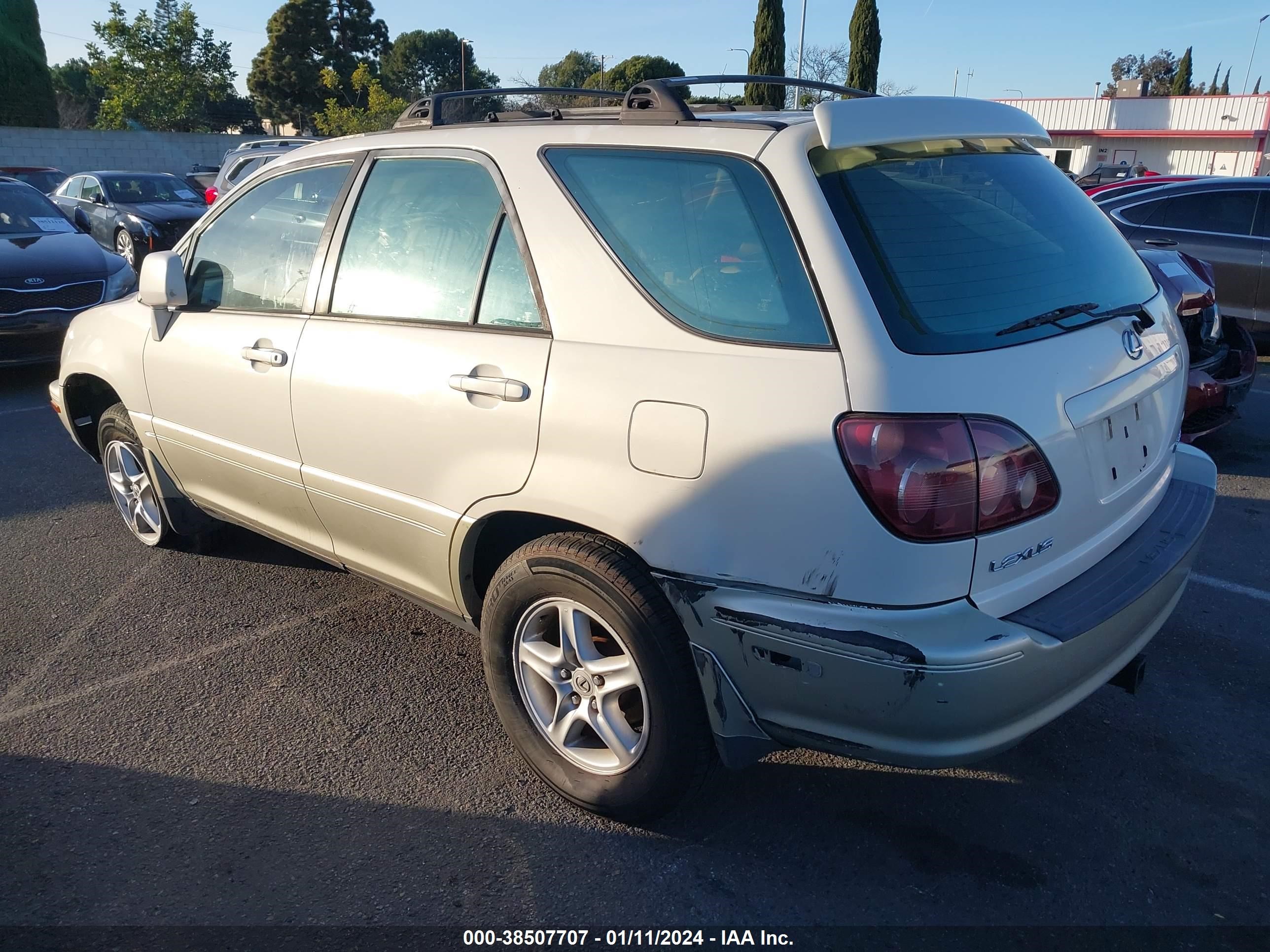 Photo 2 VIN: JT6HF10U9X0053792 - LEXUS RX 